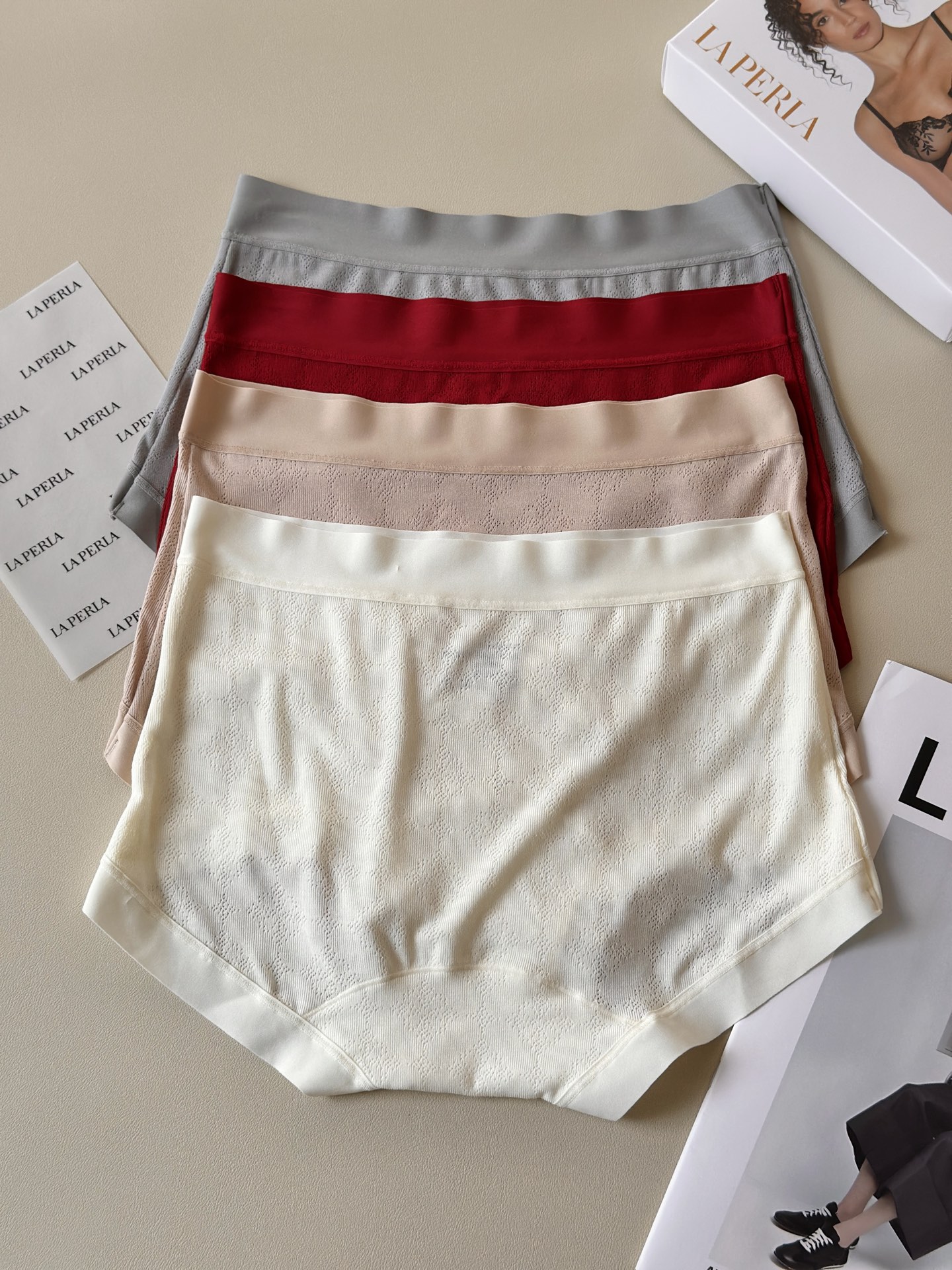 ‼️‼️福利面料：LaPerla大蝴蝶结镂空舒适再生纤维素纤维高配比面料001底档：100棉执行标准：G