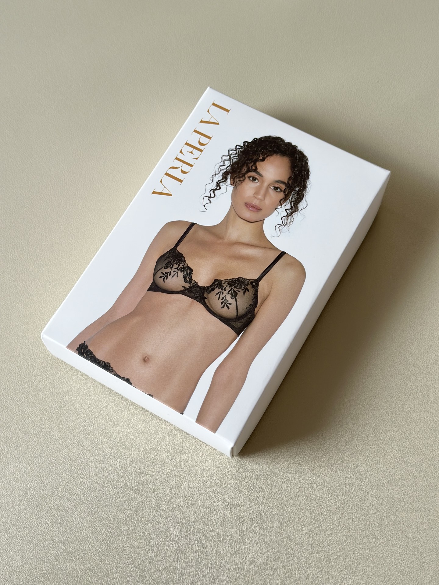 ‼️‼️福利面料：LaPerla大蝴蝶结镂空舒适再生纤维素纤维高配比面料001底档：100棉执行标准：G