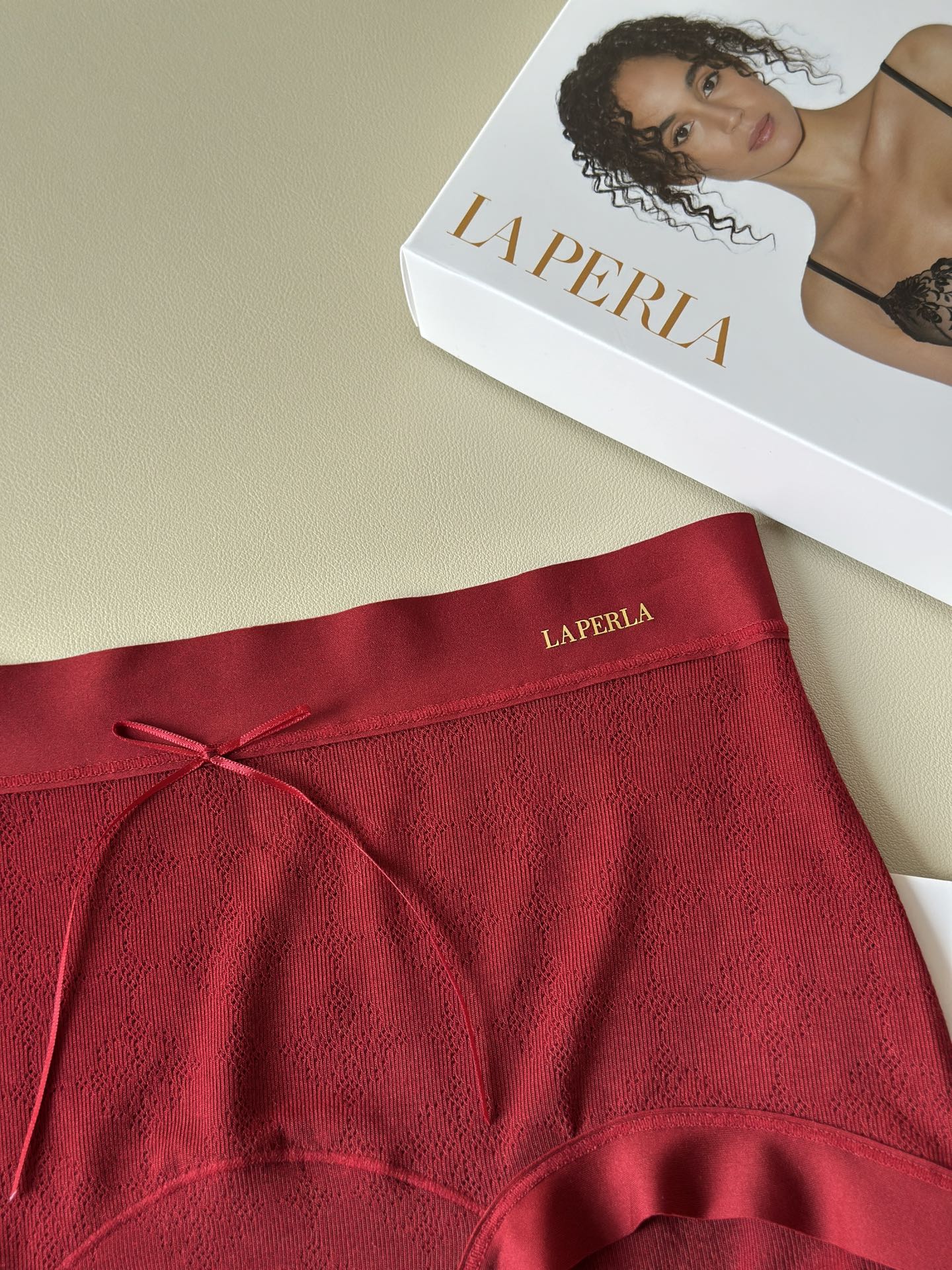 ‼️‼️福利面料：LaPerla大蝴蝶结镂空舒适再生纤维素纤维高配比面料001底档：100棉执行标准：G