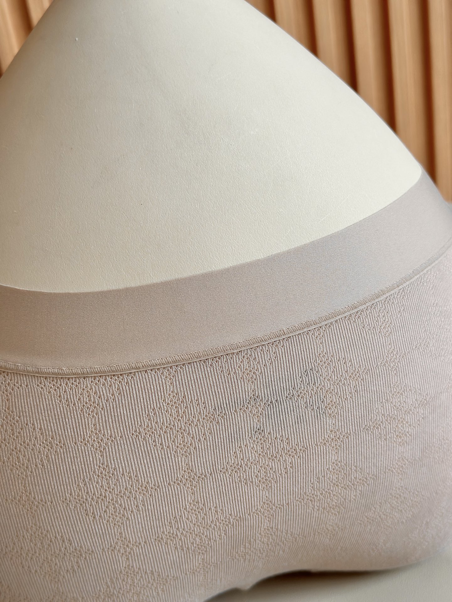 ‼️‼️福利面料：LaPerla大蝴蝶结镂空舒适再生纤维素纤维高配比面料001底档：100棉执行标准：G