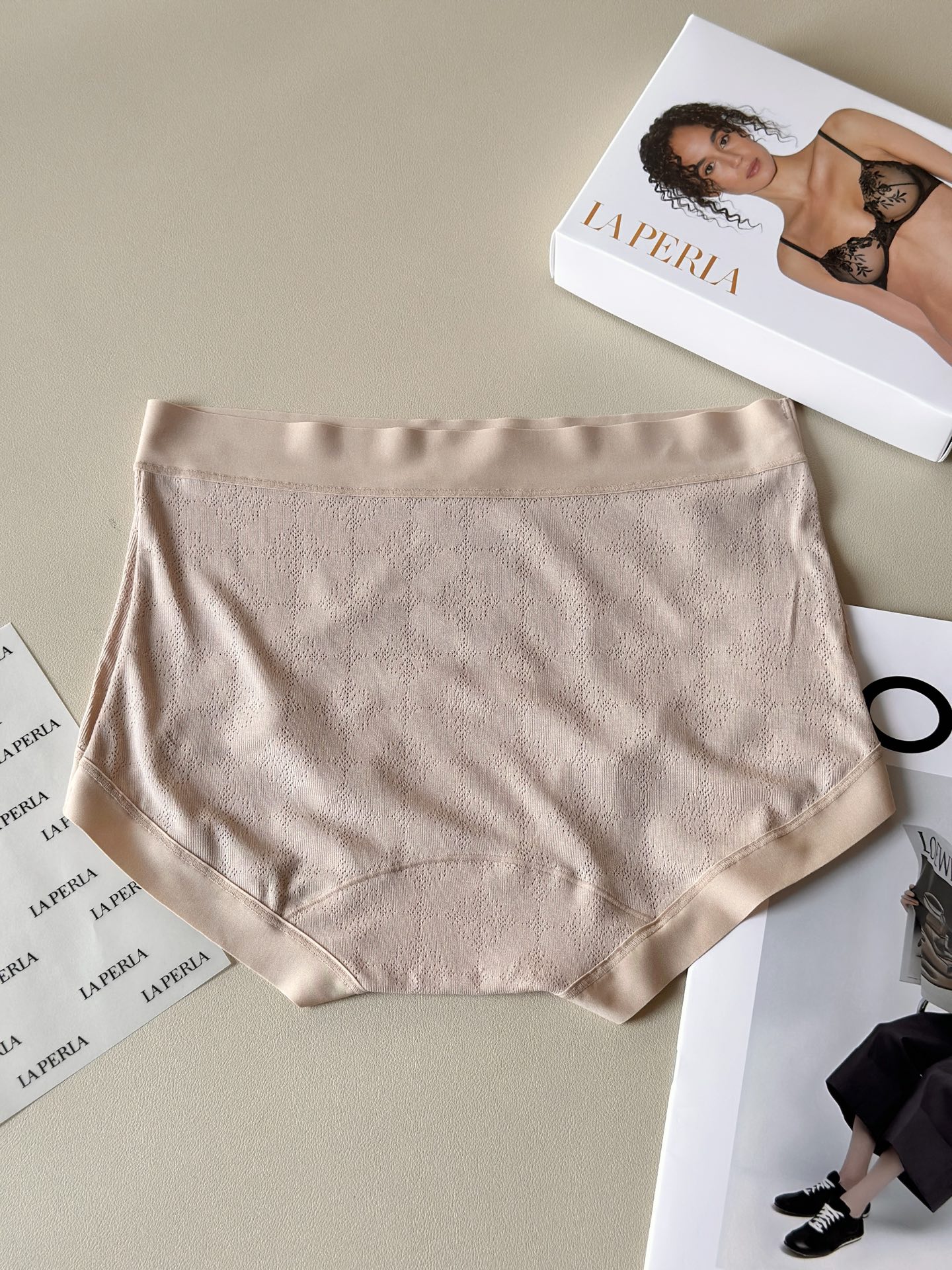 ‼️‼️福利面料：LaPerla大蝴蝶结镂空舒适再生纤维素纤维高配比面料001底档：100棉执行标准：G