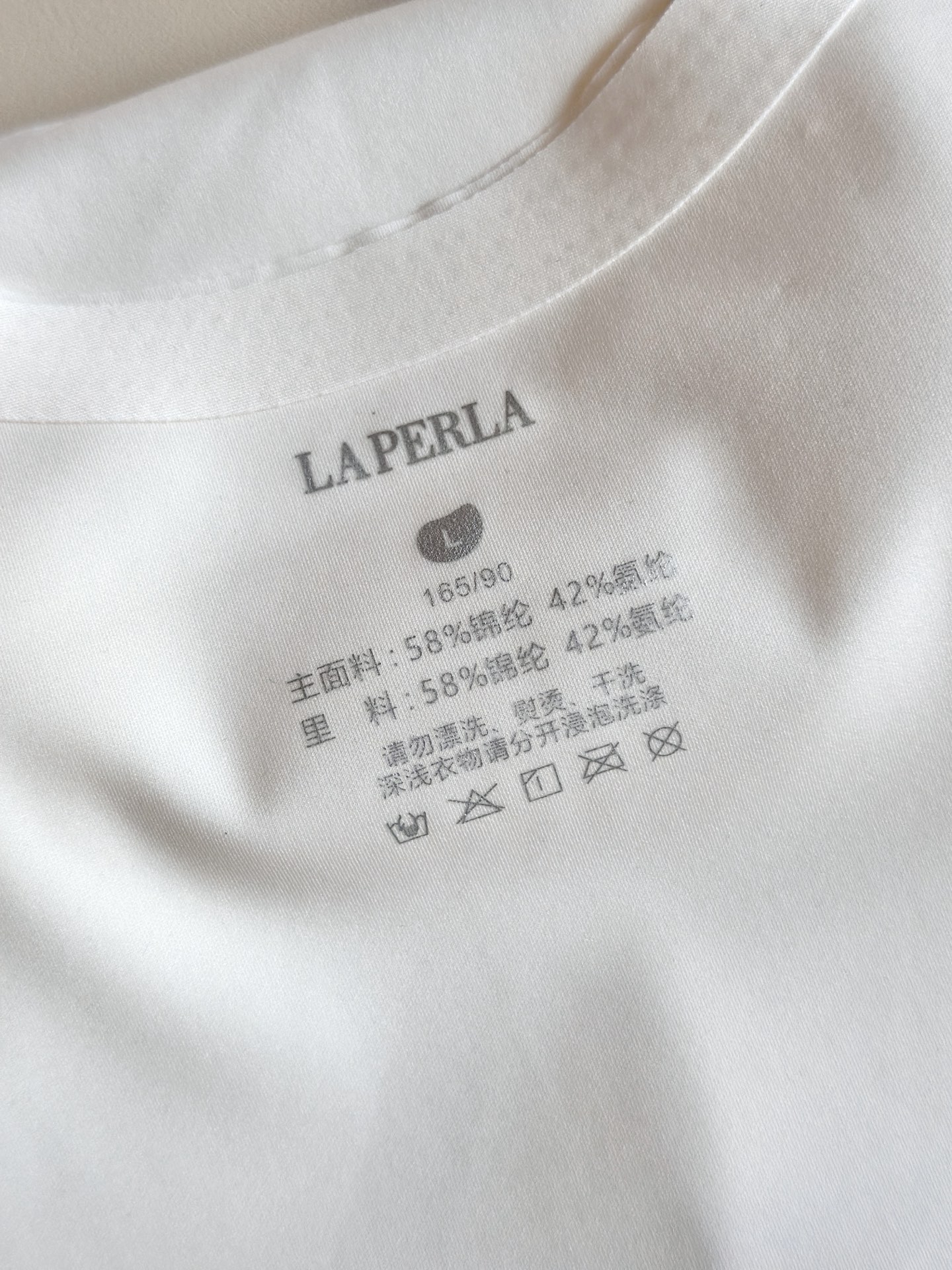 LaPerla 2026年新款无痕蕾丝拼接美背打底背心吊带【颜色】：香槟白、粉底肤、黑色【码数】：L（建