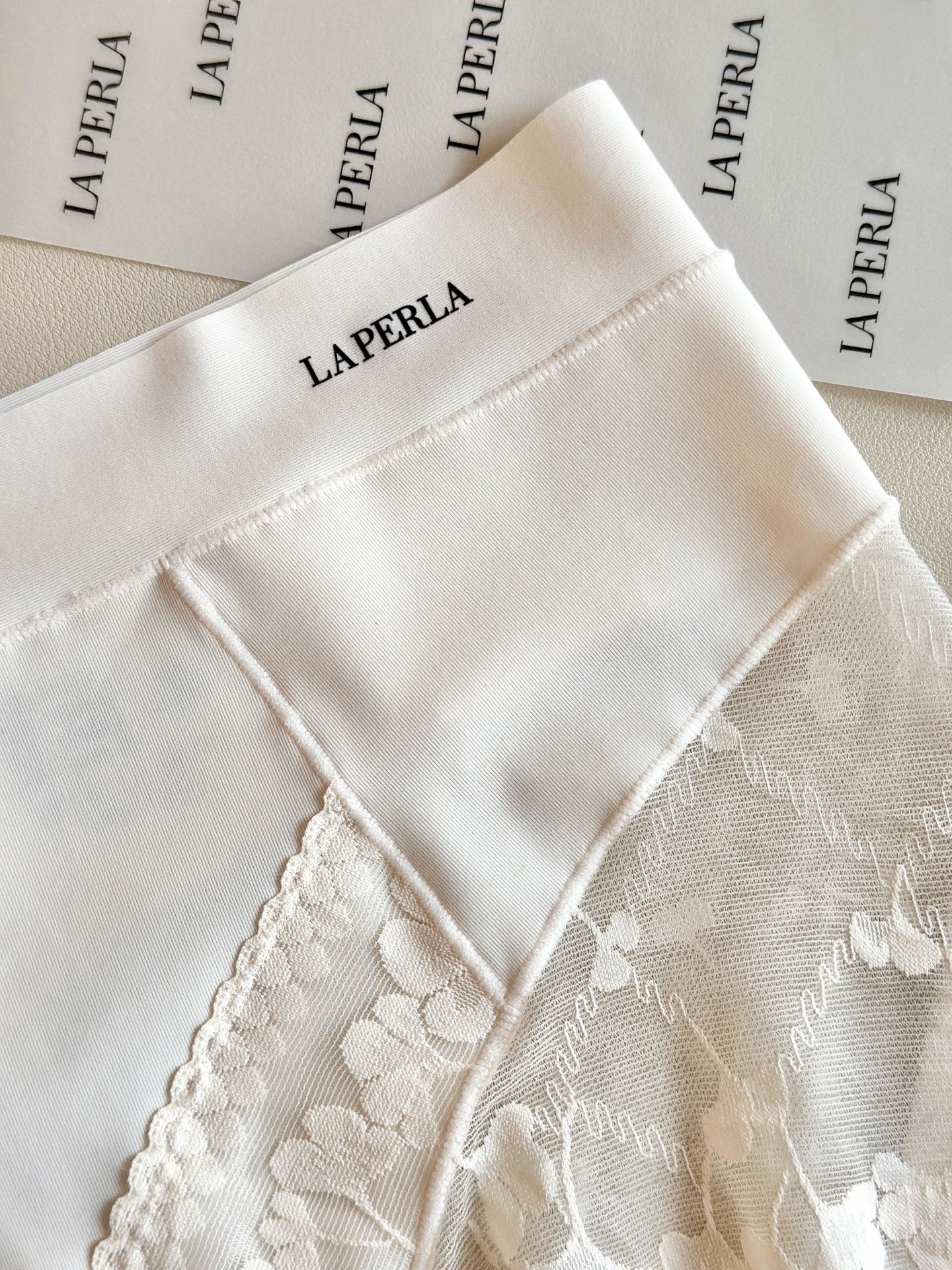 ‼️‼️ LaPerla 2026新款｜精致提花蕾丝内裤高级哑光肌理，软糯亲肤无感无痕工艺，高腰包裹更显