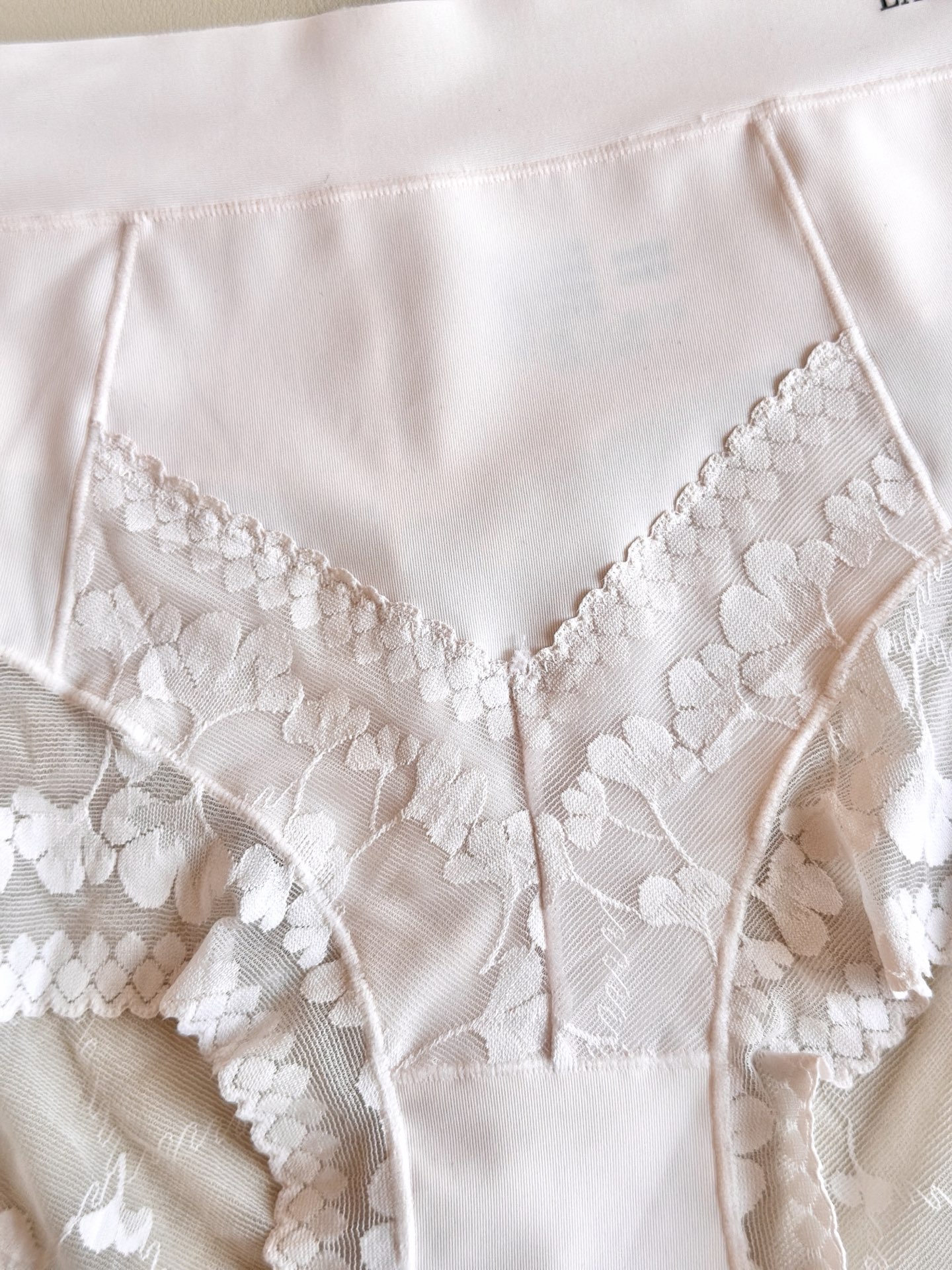 ‼️‼️ LaPerla 2026新款｜精致提花蕾丝内裤高级哑光肌理，软糯亲肤无感无痕工艺，高腰包裹更显