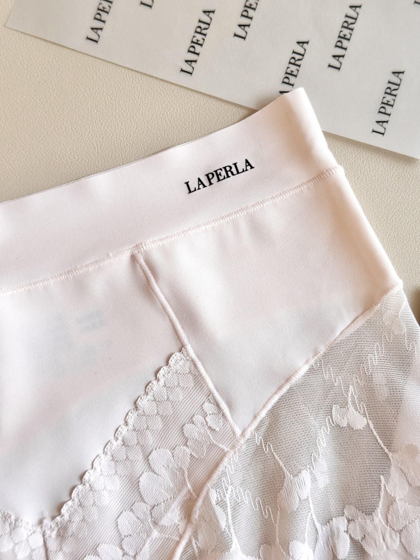 ‼️‼️ LaPerla 2026新款｜精致提花蕾丝内裤高级哑光肌理，软糯亲肤无感无痕工艺，高腰包裹更显