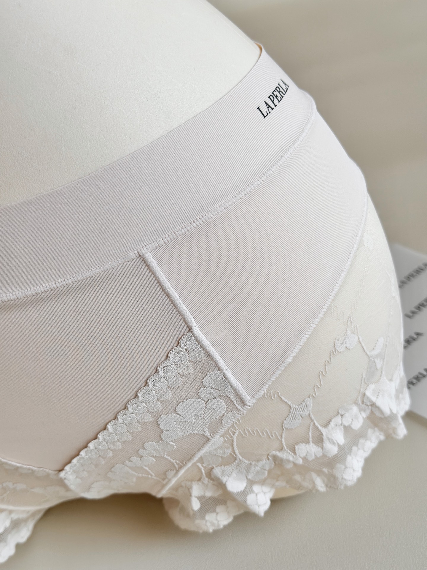 ‼️‼️ LaPerla 2026新款｜精致提花蕾丝内裤高级哑光肌理，软糯亲肤无感无痕工艺，高腰包裹更显