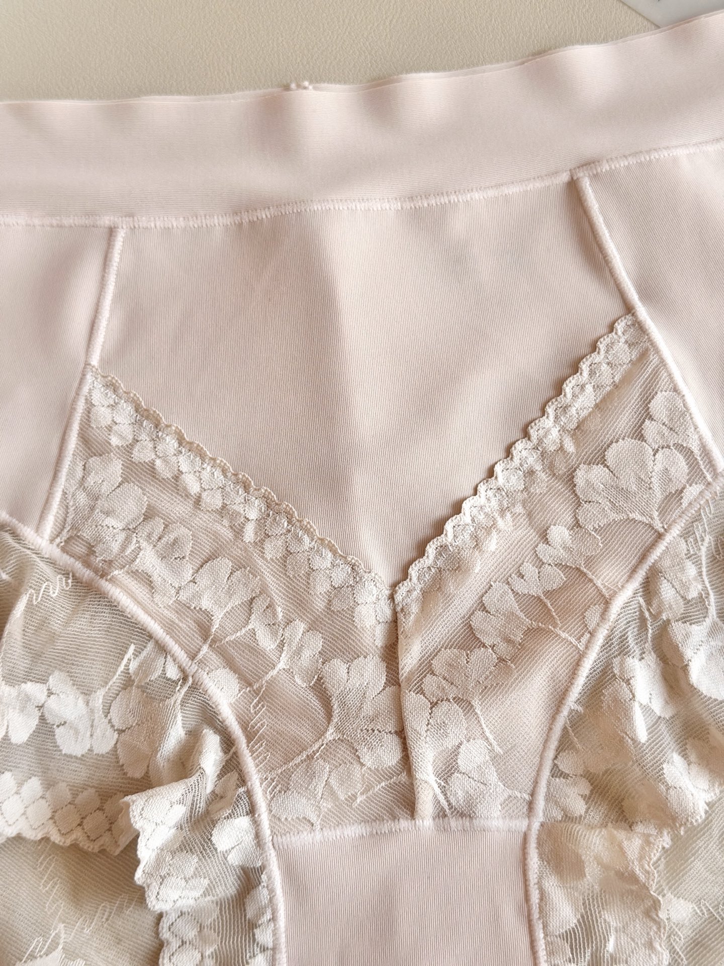 ‼️‼️ LaPerla 2026新款｜精致提花蕾丝内裤高级哑光肌理，软糯亲肤无感无痕工艺，高腰包裹更显