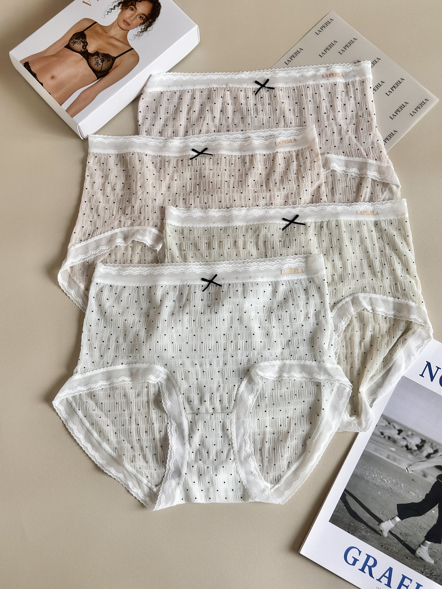 La Perla 新款泡泡纱女士内裤，意大利奢享质感，自带温柔肌理。超柔云朵触感，高弹无痕不勒，贴身如第