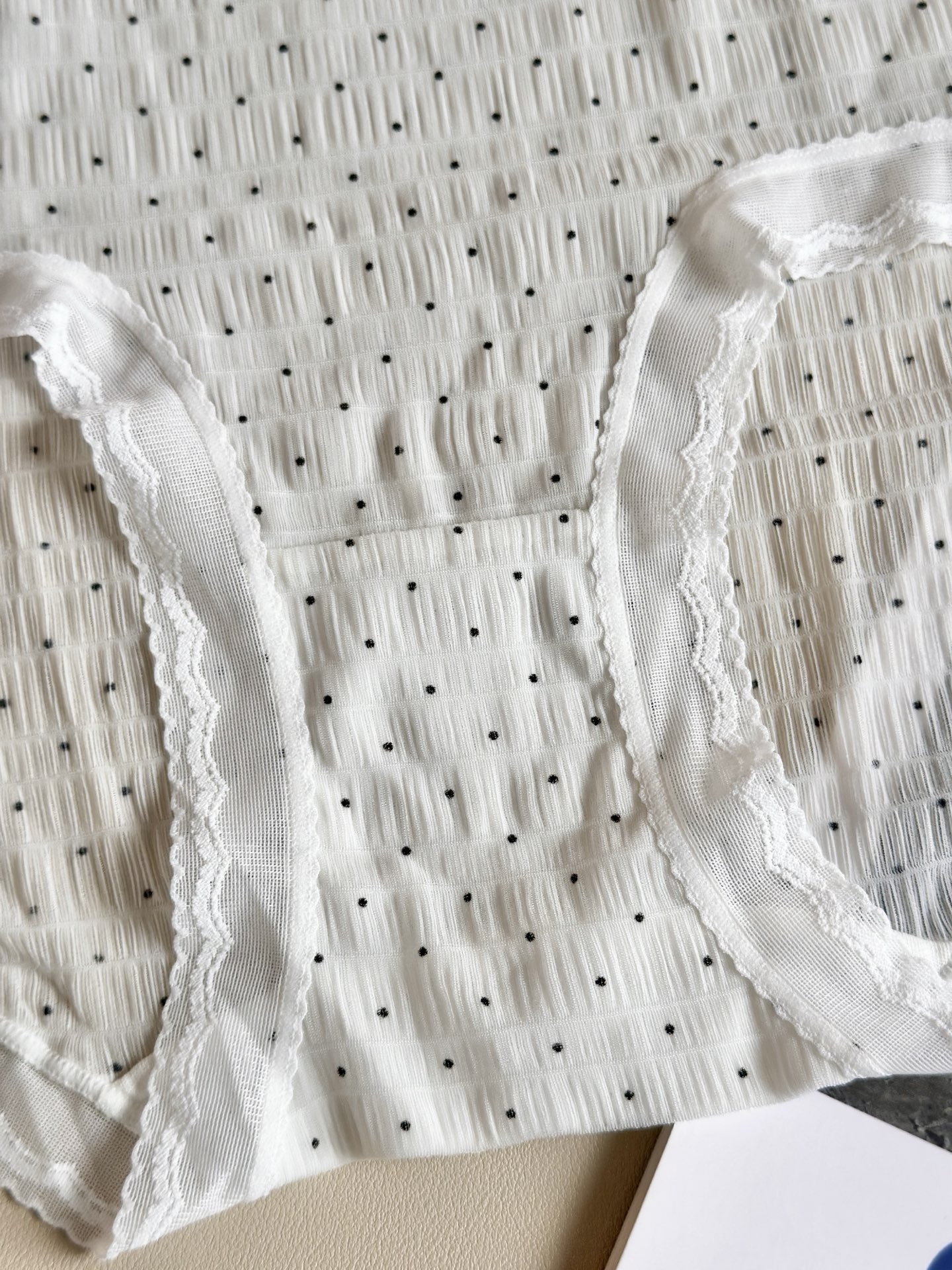 La Perla 新款泡泡纱女士内裤，意大利奢享质感，自带温柔肌理。超柔云朵触感，高弹无痕不勒，贴身如第