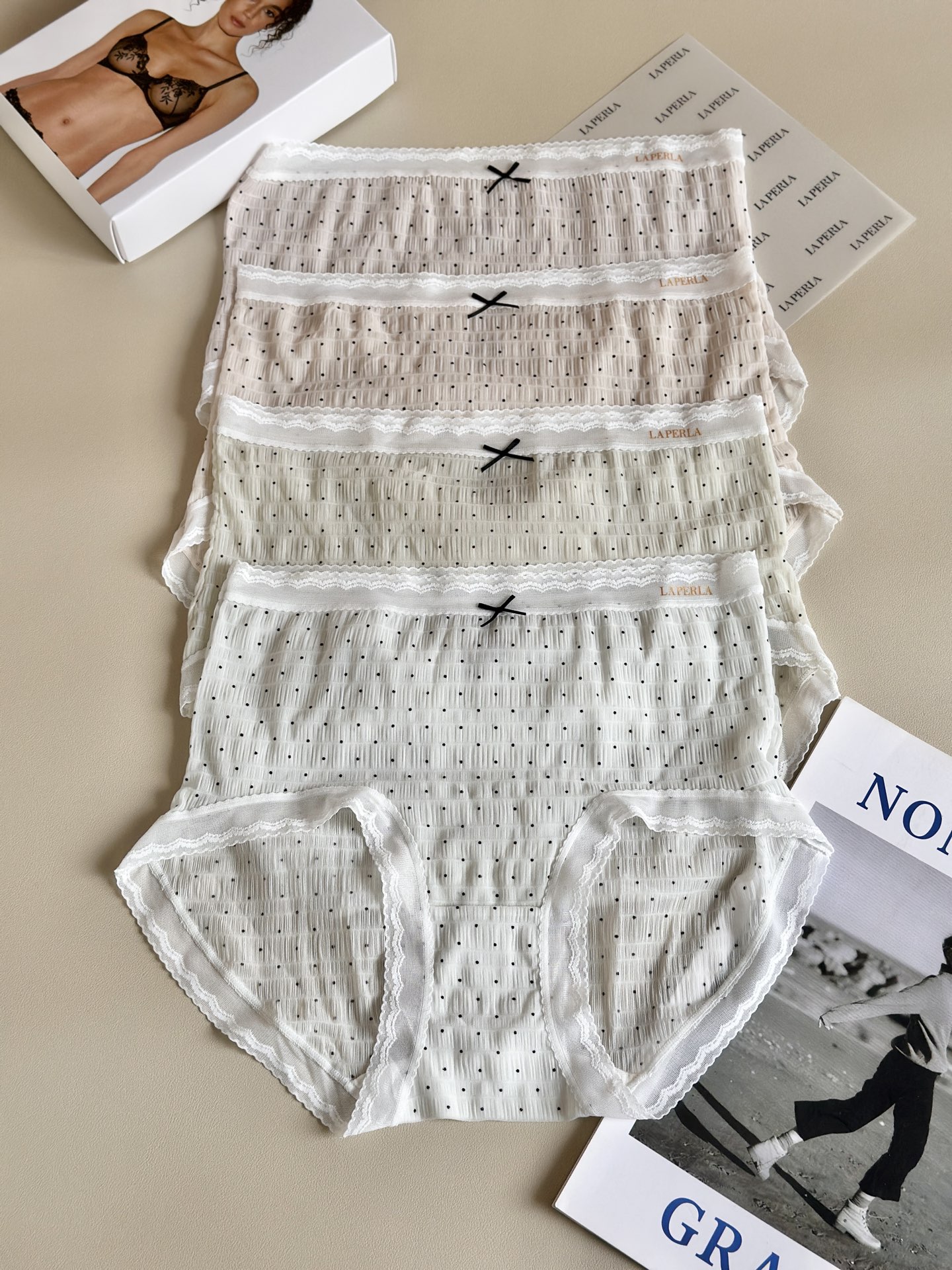 La Perla 新款泡泡纱女士内裤，意大利奢享质感，自带温柔肌理。超柔云朵触感，高弹无痕不勒，贴身如第