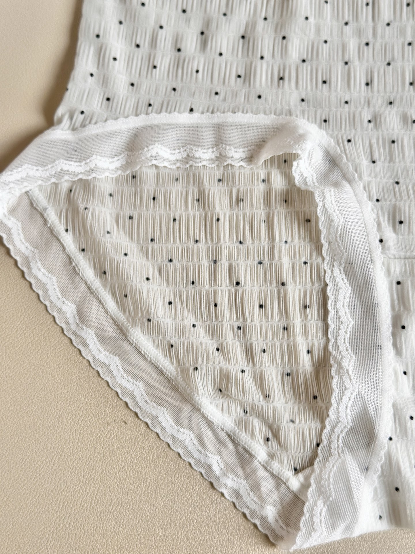 La Perla 新款泡泡纱女士内裤，意大利奢享质感，自带温柔肌理。超柔云朵触感，高弹无痕不勒，贴身如第