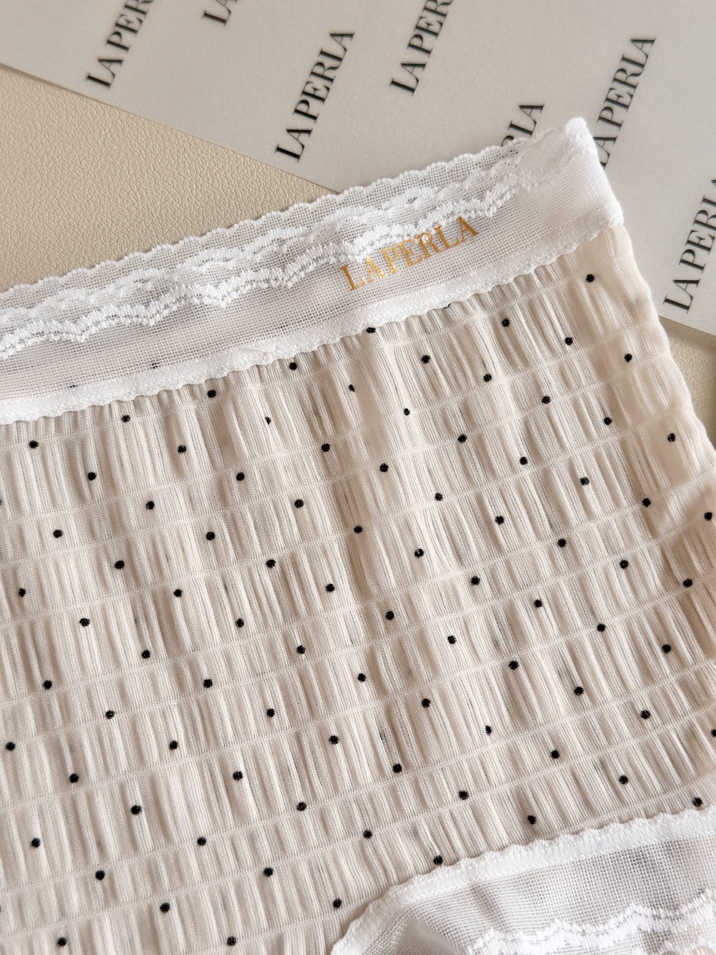 La Perla 新款泡泡纱女士内裤，意大利奢享质感，自带温柔肌理。超柔云朵触感，高弹无痕不勒，贴身如第