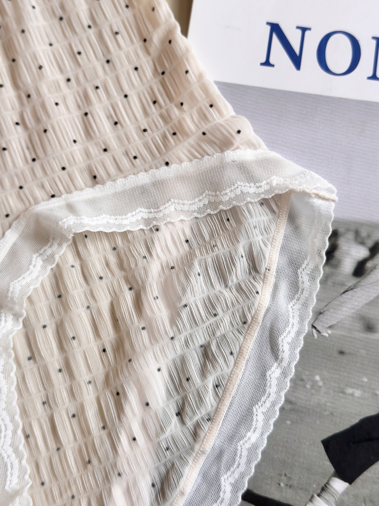 La Perla 新款泡泡纱女士内裤，意大利奢享质感，自带温柔肌理。超柔云朵触感，高弹无痕不勒，贴身如第