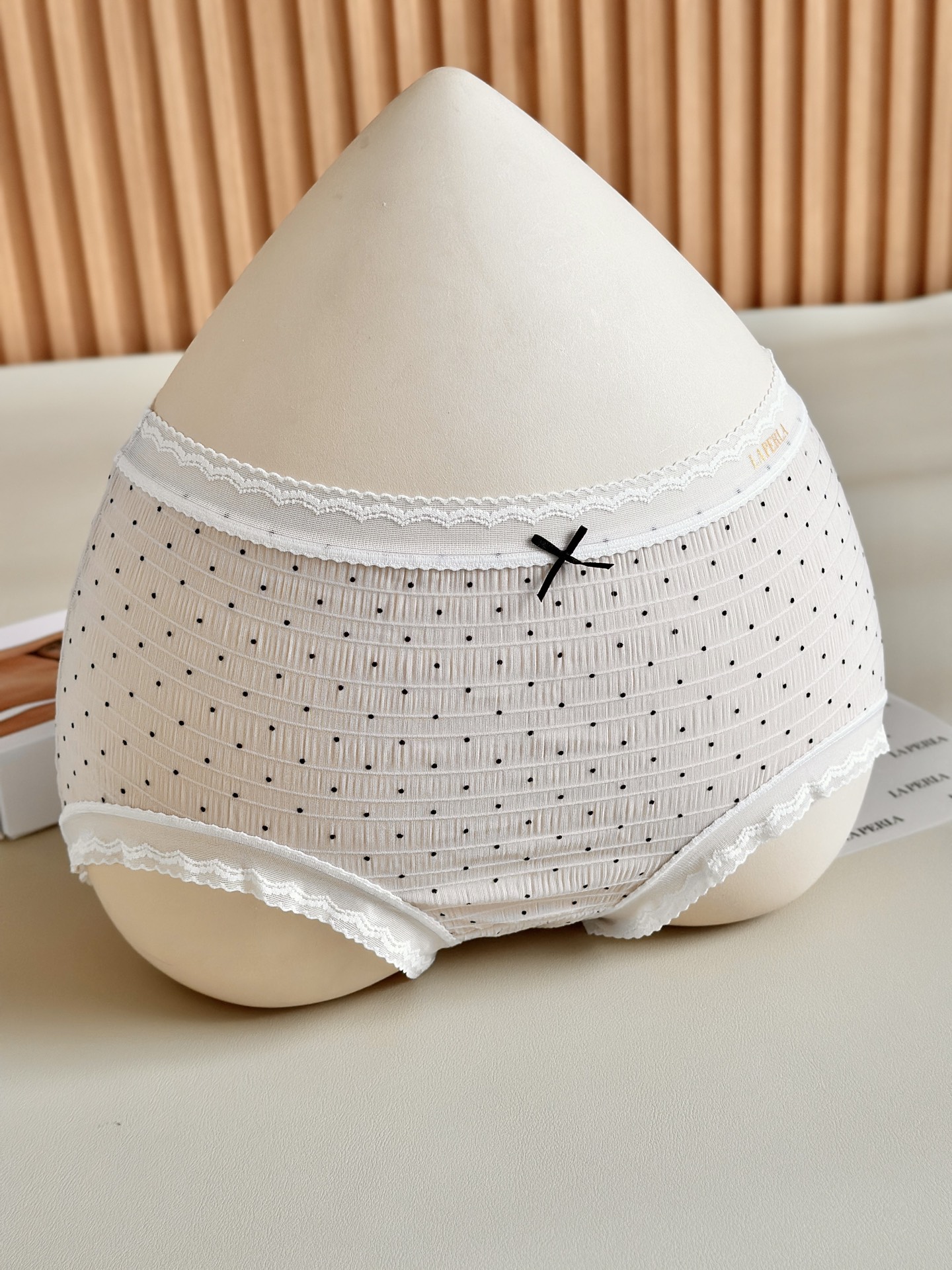 La Perla 新款泡泡纱女士内裤，意大利奢享质感，自带温柔肌理。超柔云朵触感，高弹无痕不勒，贴身如第