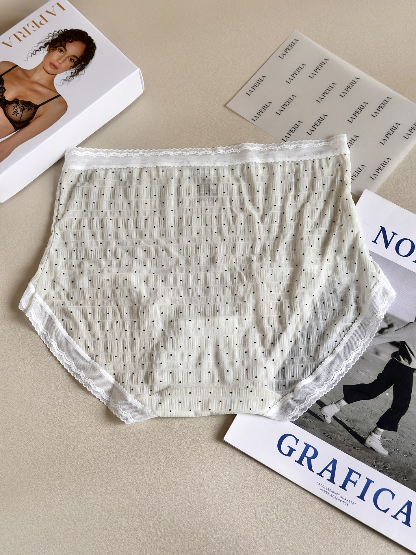 La Perla 新款泡泡纱女士内裤，意大利奢享质感，自带温柔肌理。超柔云朵触感，高弹无痕不勒，贴身如第