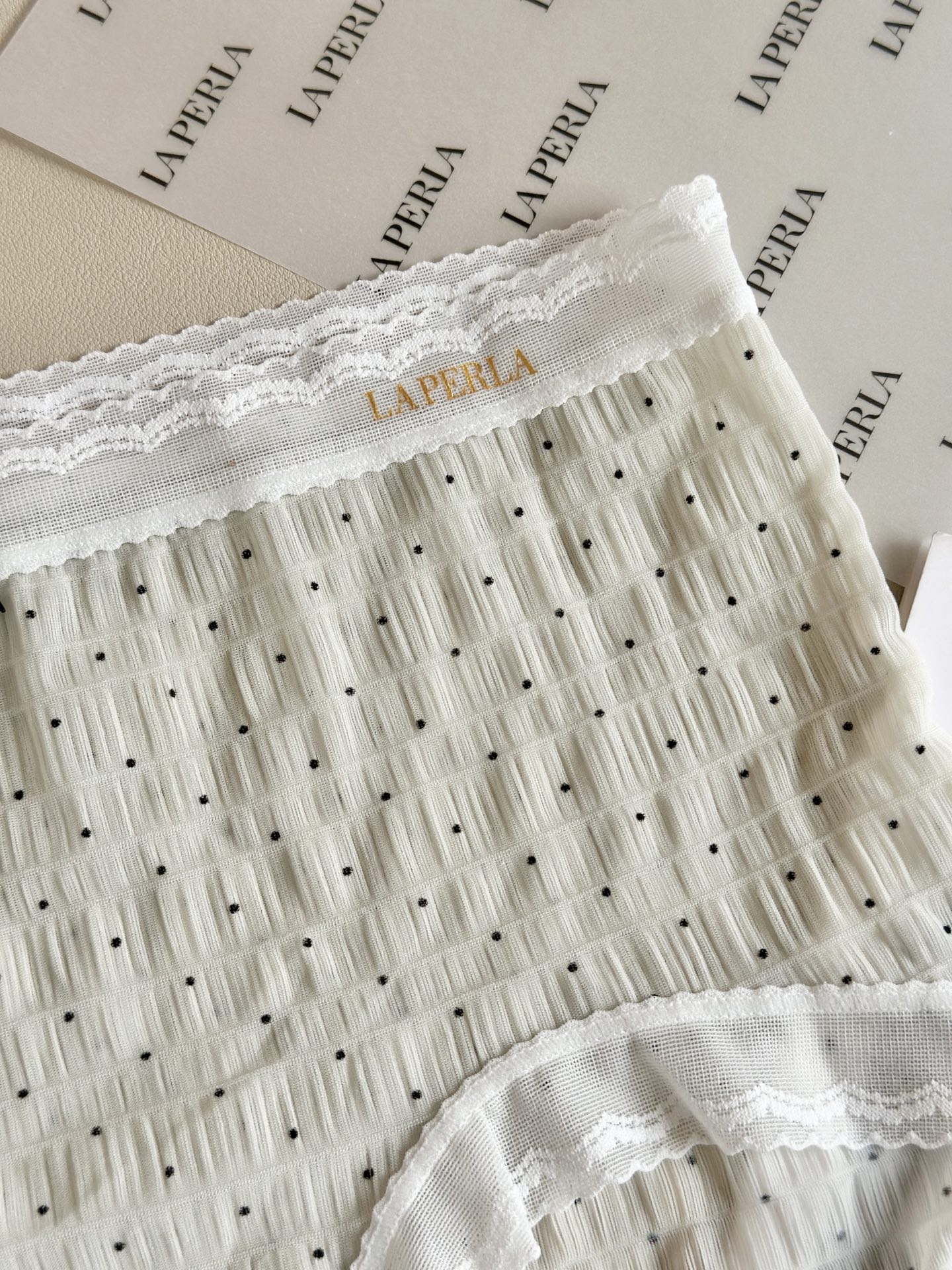 La Perla 新款泡泡纱女士内裤，意大利奢享质感，自带温柔肌理。超柔云朵触感，高弹无痕不勒，贴身如第