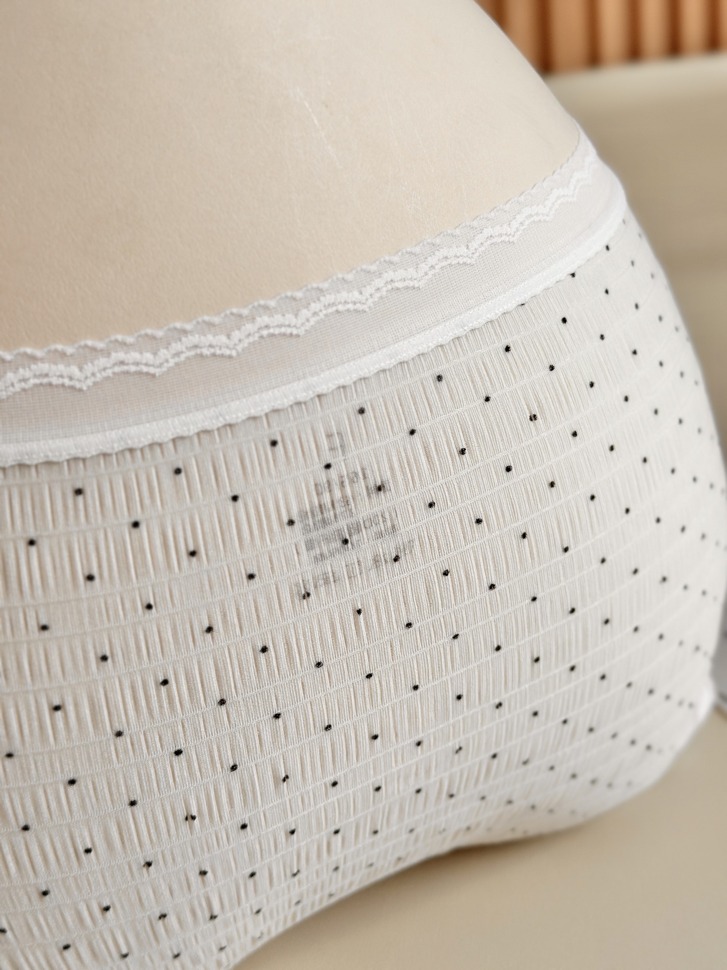 La Perla 新款泡泡纱女士内裤，意大利奢享质感，自带温柔肌理。超柔云朵触感，高弹无痕不勒，贴身如第