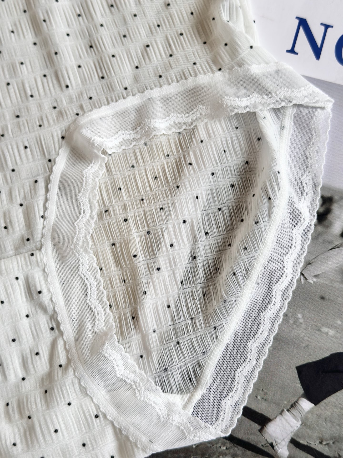 La Perla 新款泡泡纱女士内裤，意大利奢享质感，自带温柔肌理。超柔云朵触感，高弹无痕不勒，贴身如第