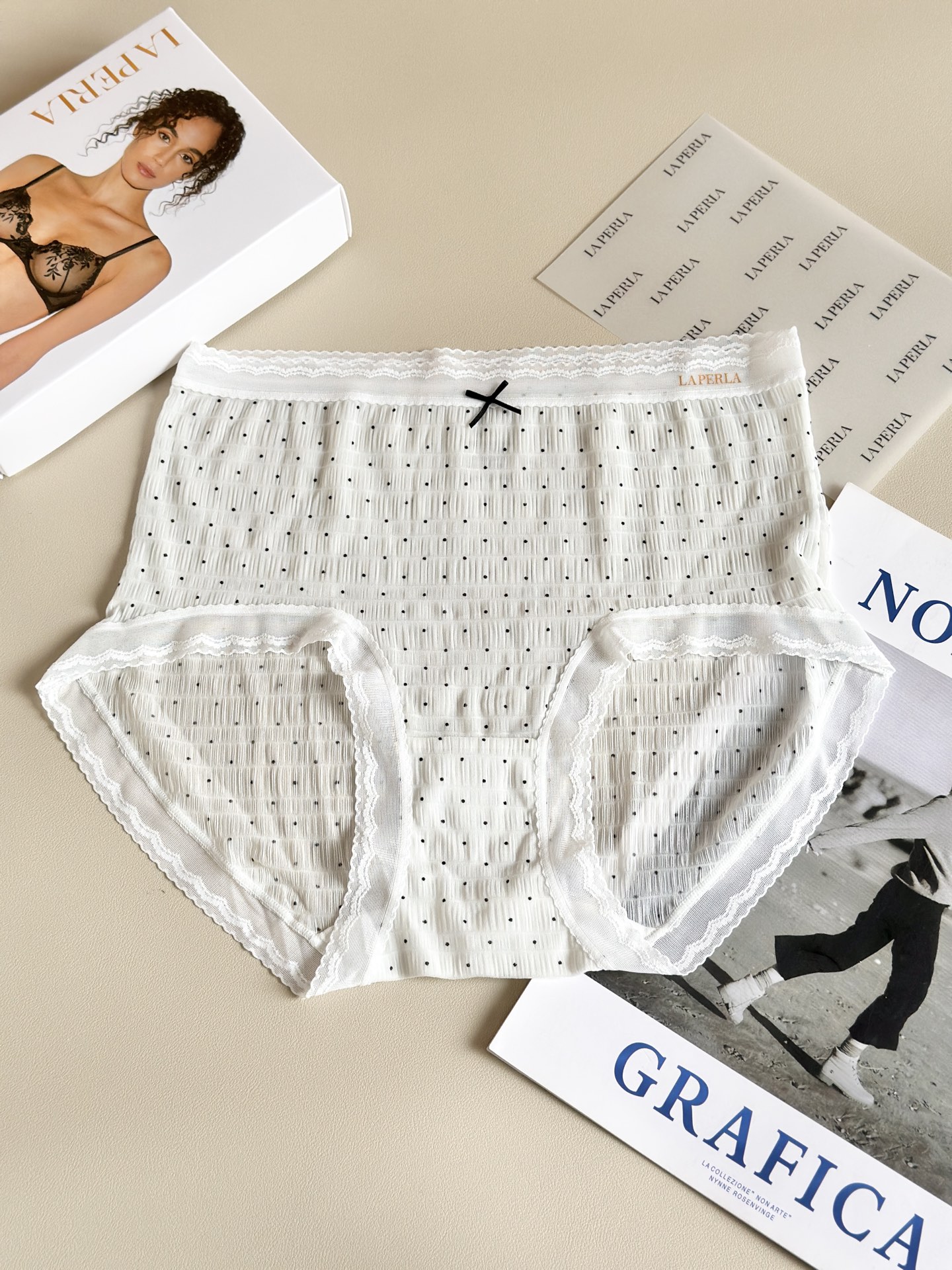 La Perla 新款泡泡纱女士内裤，意大利奢享质感，自带温柔肌理。超柔云朵触感，高弹无痕不勒，贴身如第