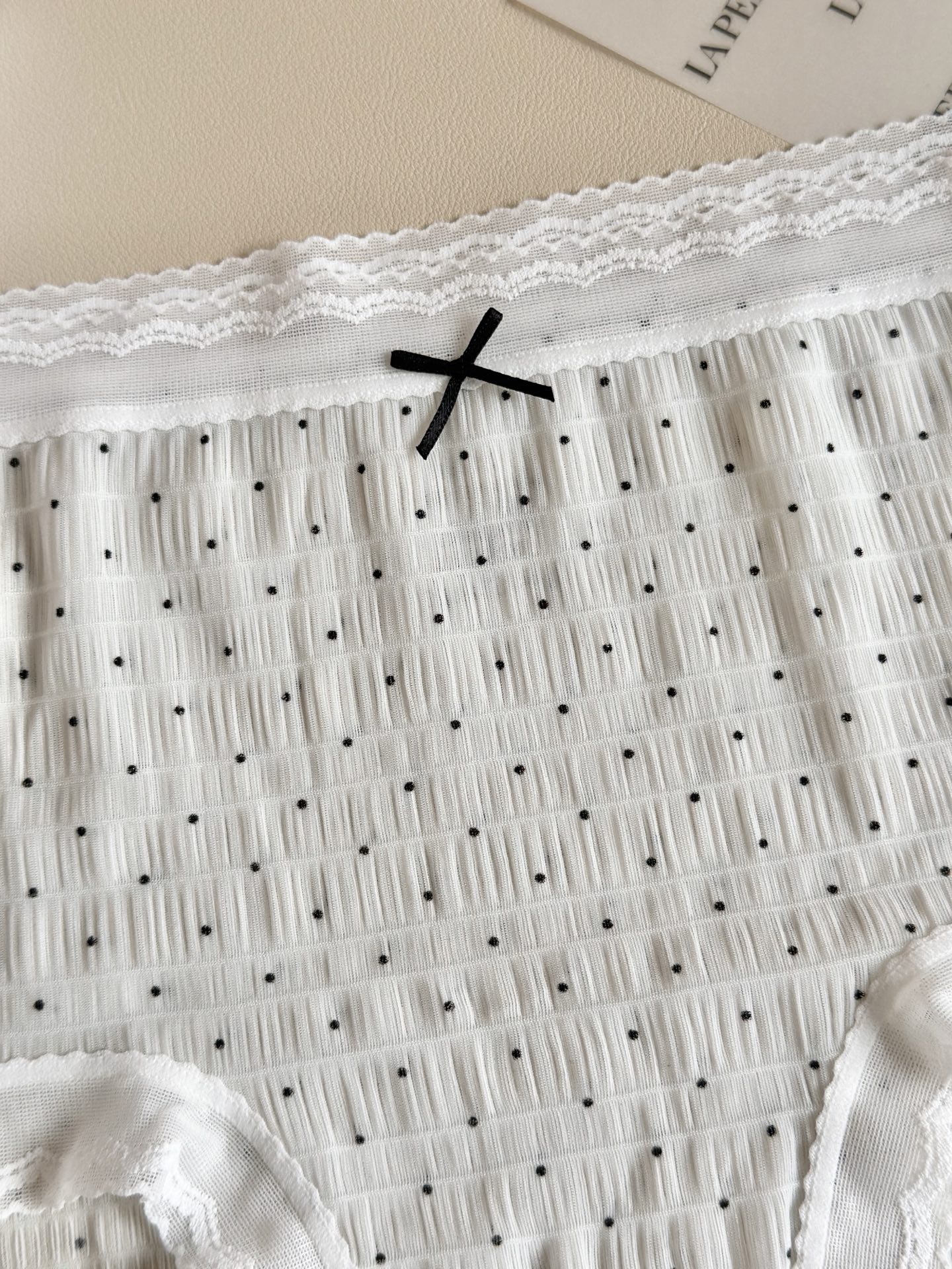 La Perla 新款泡泡纱女士内裤，意大利奢享质感，自带温柔肌理。超柔云朵触感，高弹无痕不勒，贴身如第