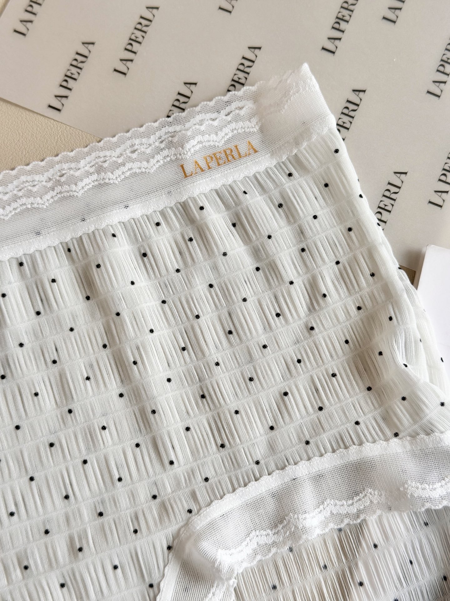 La Perla 新款泡泡纱女士内裤，意大利奢享质感，自带温柔肌理。超柔云朵触感，高弹无痕不勒，贴身如第