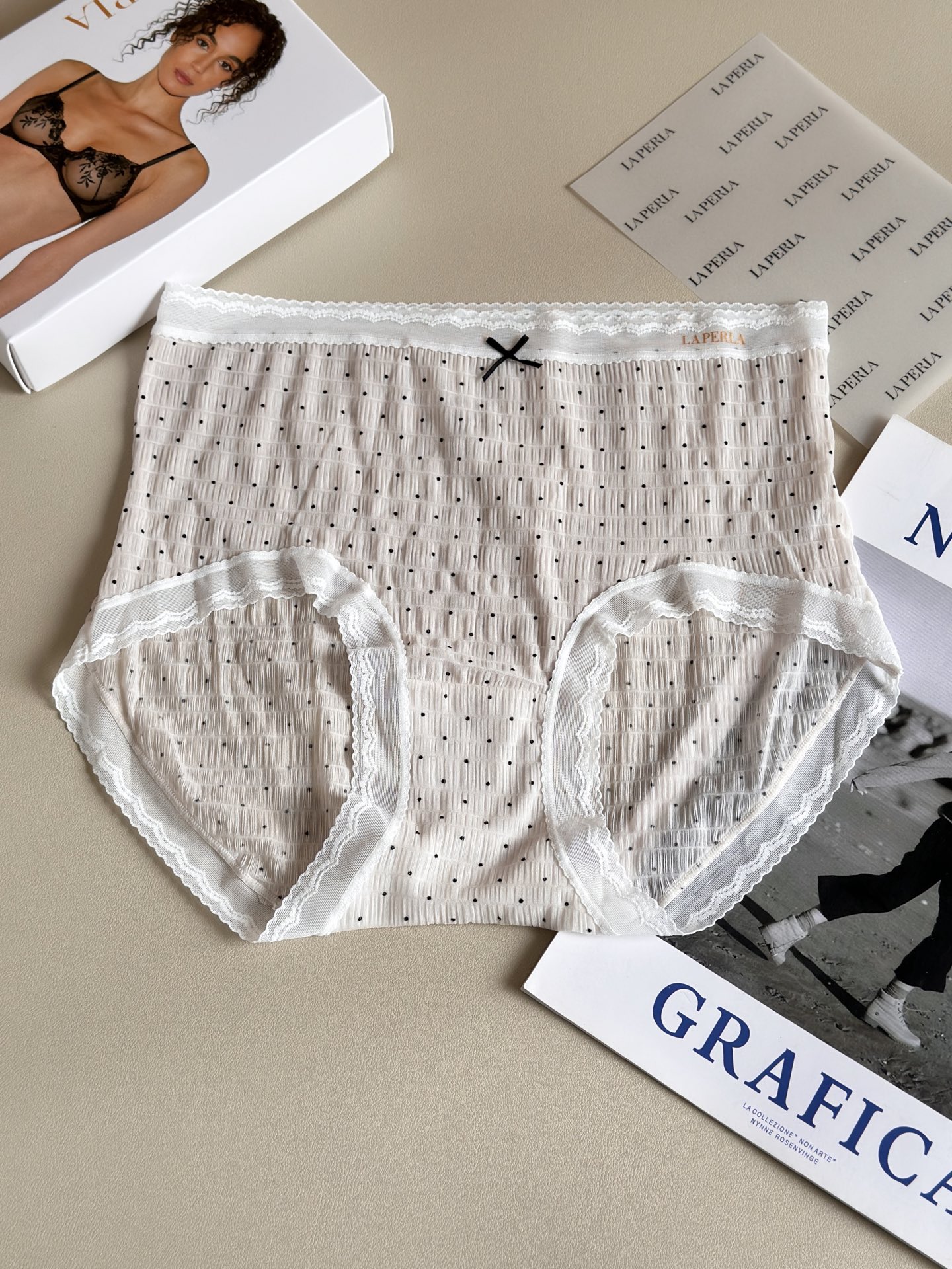 La Perla 新款泡泡纱女士内裤，意大利奢享质感，自带温柔肌理。超柔云朵触感，高弹无痕不勒，贴身如第