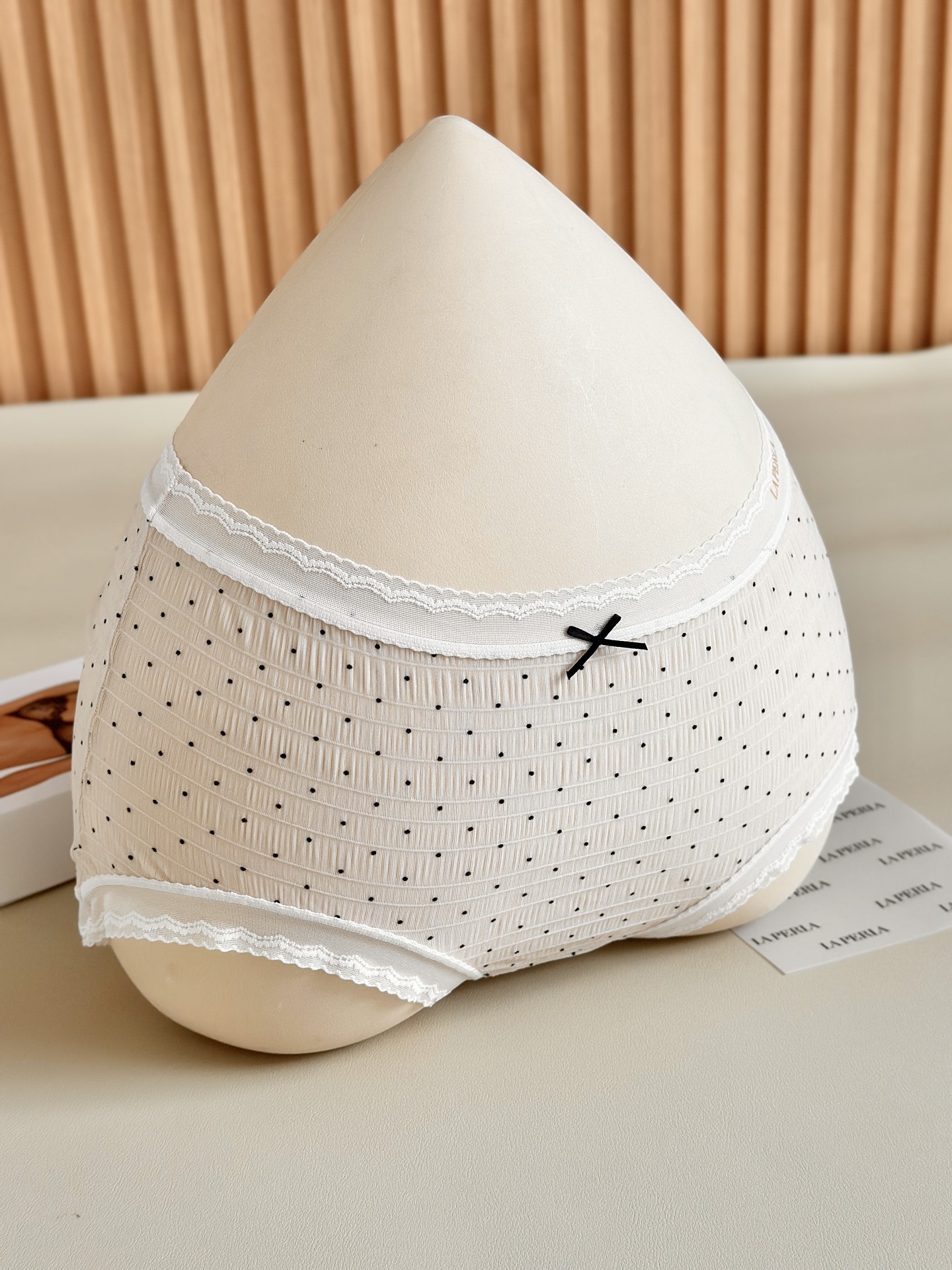 La Perla 新款泡泡纱女士内裤，意大利奢享质感，自带温柔肌理。超柔云朵触感，高弹无痕不勒，贴身如第