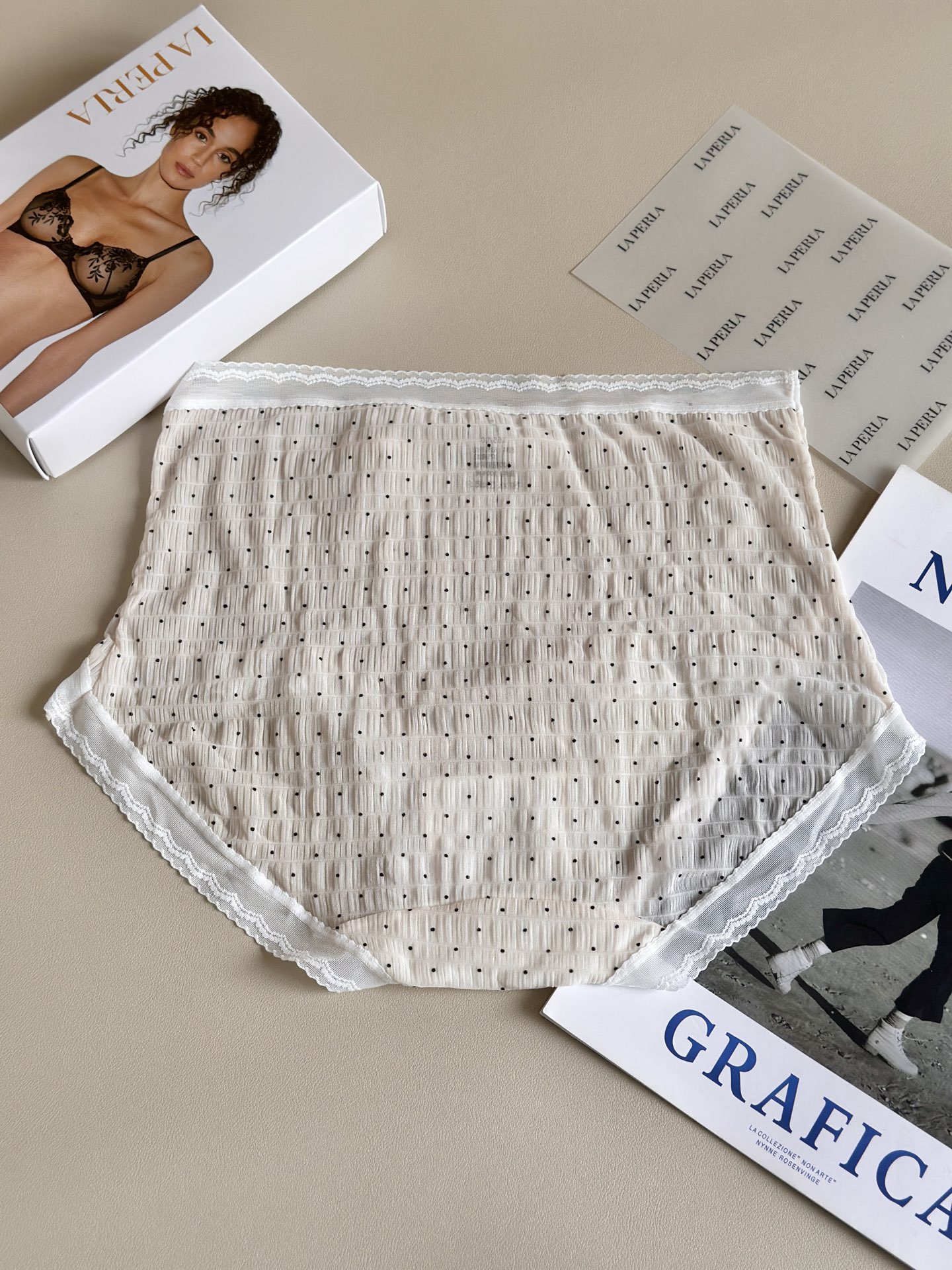 La Perla 新款泡泡纱女士内裤，意大利奢享质感，自带温柔肌理。超柔云朵触感，高弹无痕不勒，贴身如第