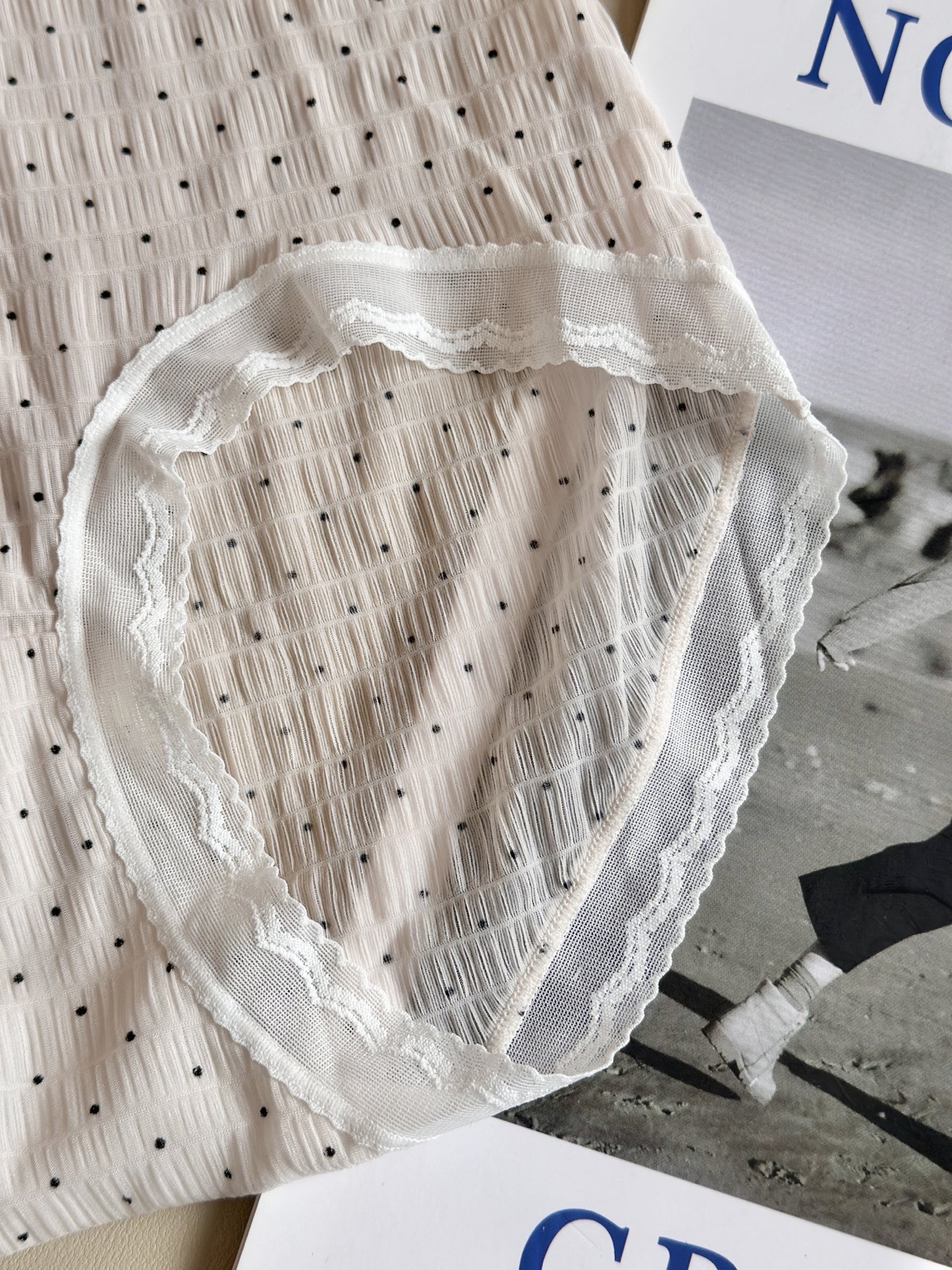 La Perla 新款泡泡纱女士内裤，意大利奢享质感，自带温柔肌理。超柔云朵触感，高弹无痕不勒，贴身如第