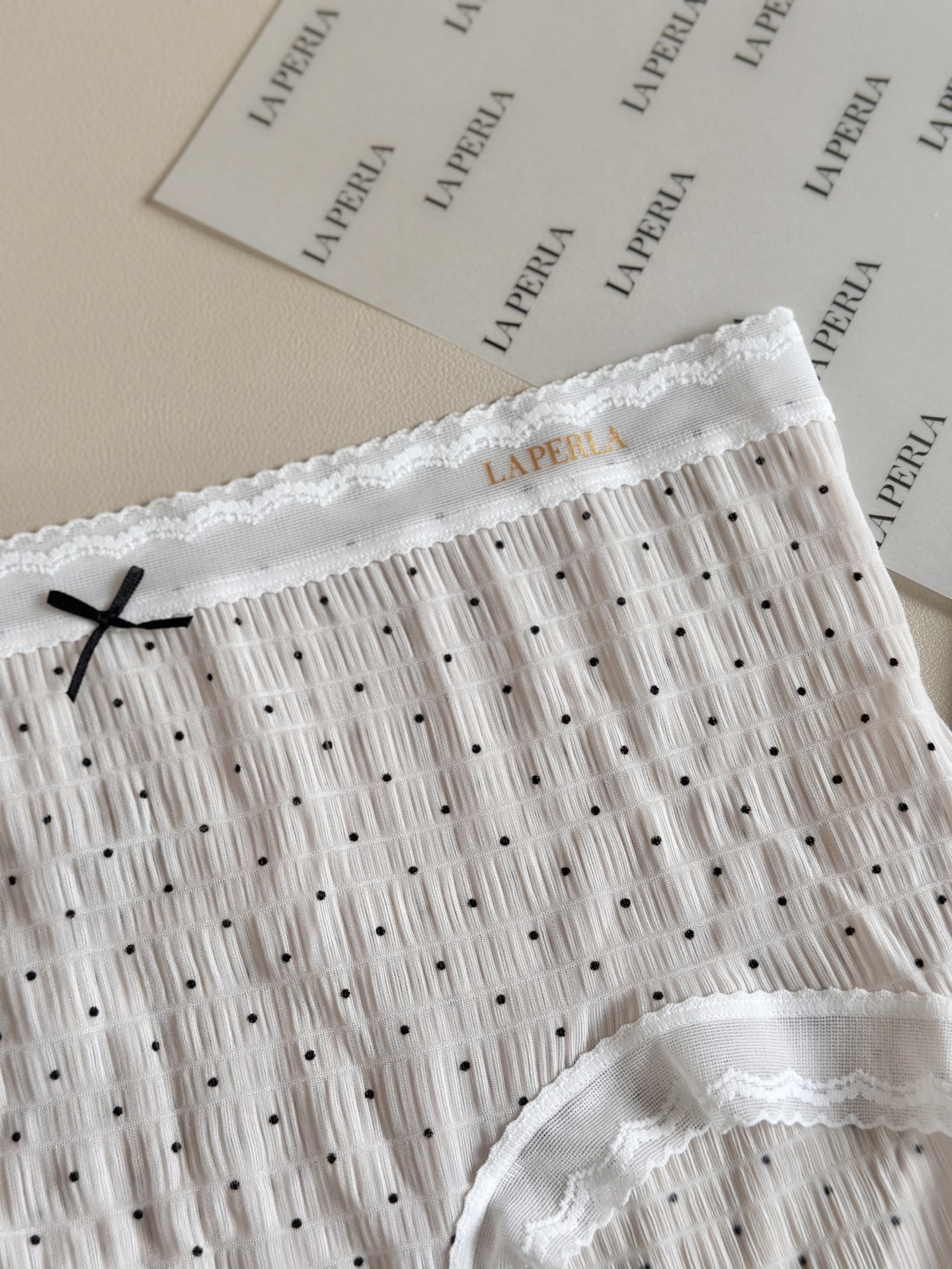 La Perla 新款泡泡纱女士内裤，意大利奢享质感，自带温柔肌理。超柔云朵触感，高弹无痕不勒，贴身如第