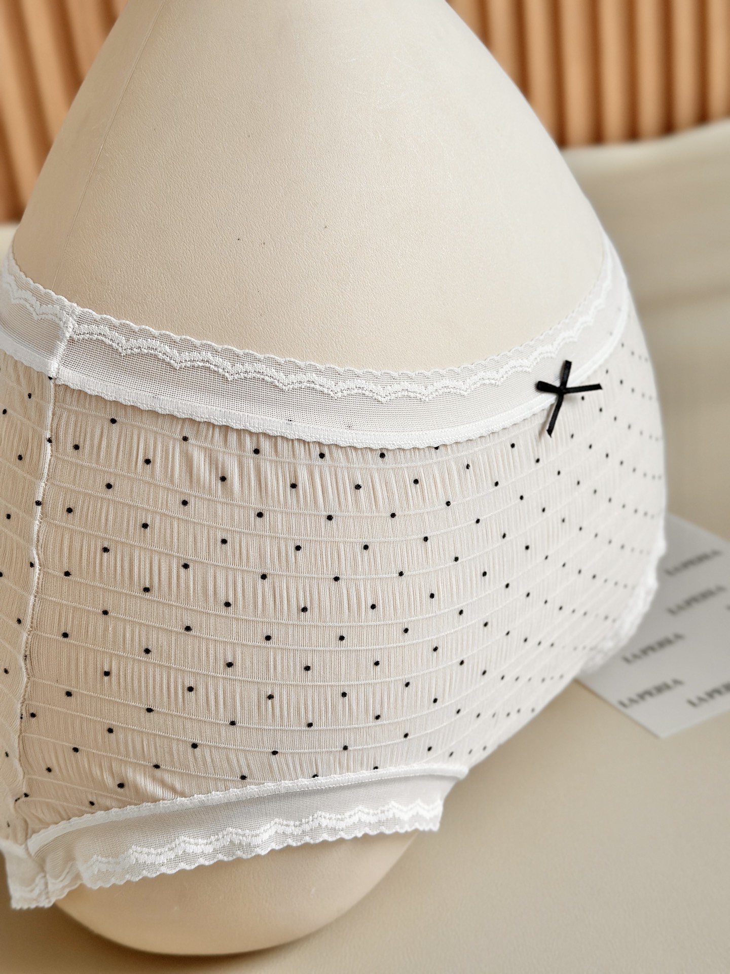 La Perla 新款泡泡纱女士内裤，意大利奢享质感，自带温柔肌理。超柔云朵触感，高弹无痕不勒，贴身如第