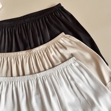‼️‼️⚠️「晚风入怀,自在无界」以缎面为笺,蕾丝为韵,裁一段晚风入衣。不紧绷、不刻意,让身体在柔软里舒 ‼️‼️⚠️「晚风入怀,自在无界」以缎面为笺,蕾丝为韵,裁一段晚风入衣。不紧绷、不刻意,让身体在柔软里舒