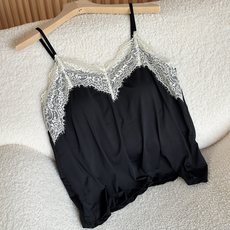 LP吊带短裤家居服套装💗精致的花边,优雅高级感,心机V领美化胸部线条,一件令人无法抗拒的家居睡衣,质感满 LP吊带短裤家居服套装💗精致的花边,优雅高级感,心机V领美化胸部线条,一件令人无法抗拒的家居睡衣,质感满