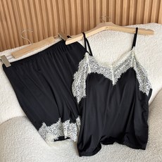 LP吊带短裤家居服套装💗精致的花边,优雅高级感,心机V领美化胸部线条,一件令人无法抗拒的家居睡衣,质感满 LP吊带短裤家居服套装💗精致的花边,优雅高级感,心机V领美化胸部线条,一件令人无法抗拒的家居睡衣,质感满