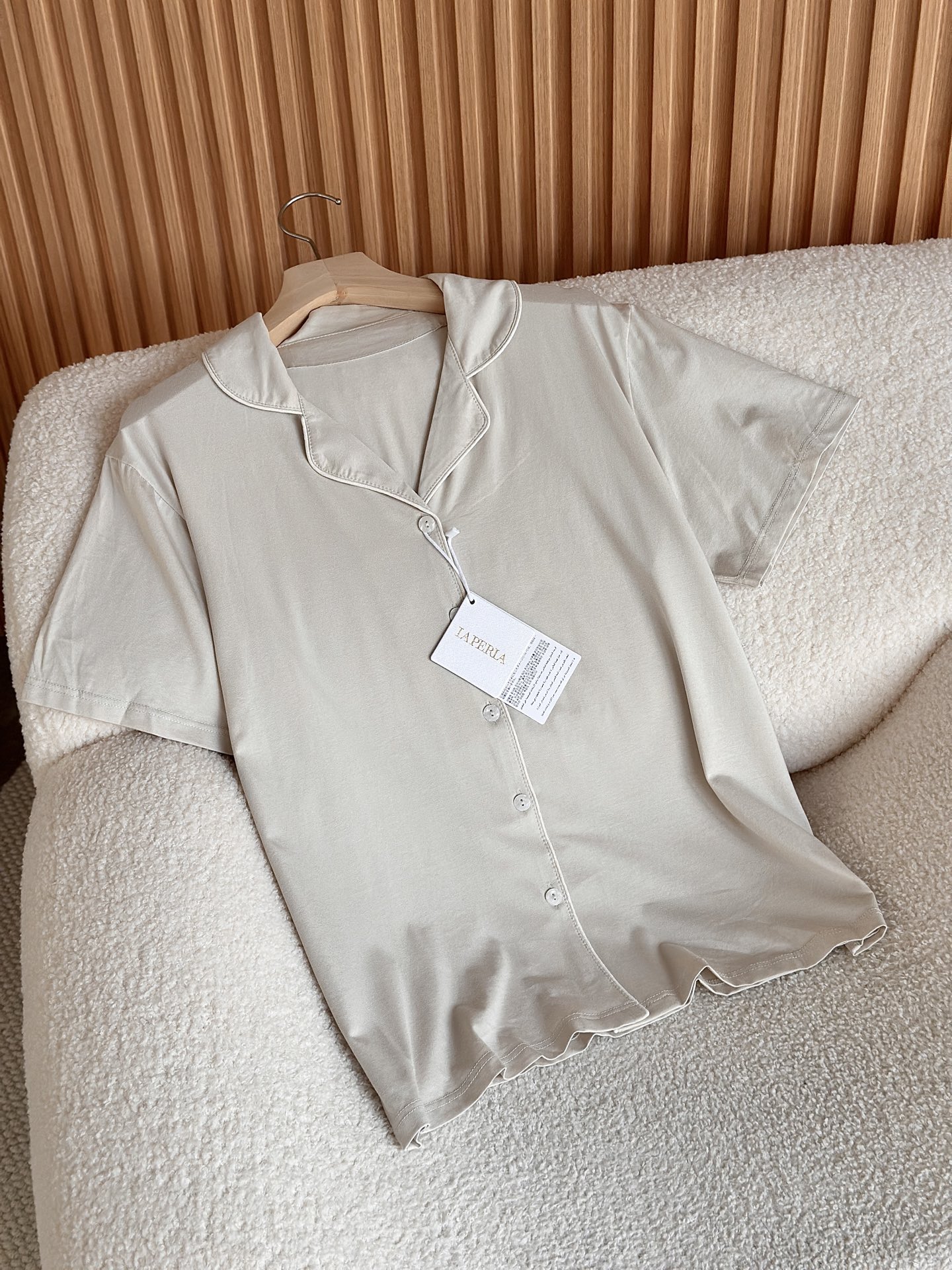 ⚠️⚠️‼️‼️🆕LP春夏蚕养·开襟家居服（短袖短裤）睡衣套装棉+人棉混纺，再加入桑蚕丝成分，带来爽滑亲