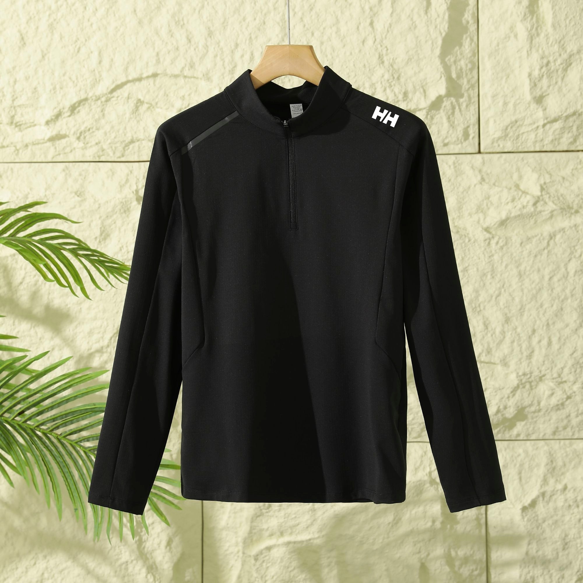 🛒购物价： 💰170
HH秋冬新款，抓绒速干训练运动健身长袖T恤，半拉链立领卫衣，打底衫！男士男装休闲运动圆领打底衫  
店铺长期主推款，掌柜自留衣橱必备牛货！
定制定染速干面料市面上没有的东西且卖且珍惜，立裁工艺，整件衣服压胶工艺很多，领口压胶，胸前激光口袋定位压胶，袖口 以及下摆 都是压胶工艺，很贵很费时。
但我们给到兄弟们的依旧是有性价比的价格！！还不主推 更待何时！！！

尺码:M-4XL







