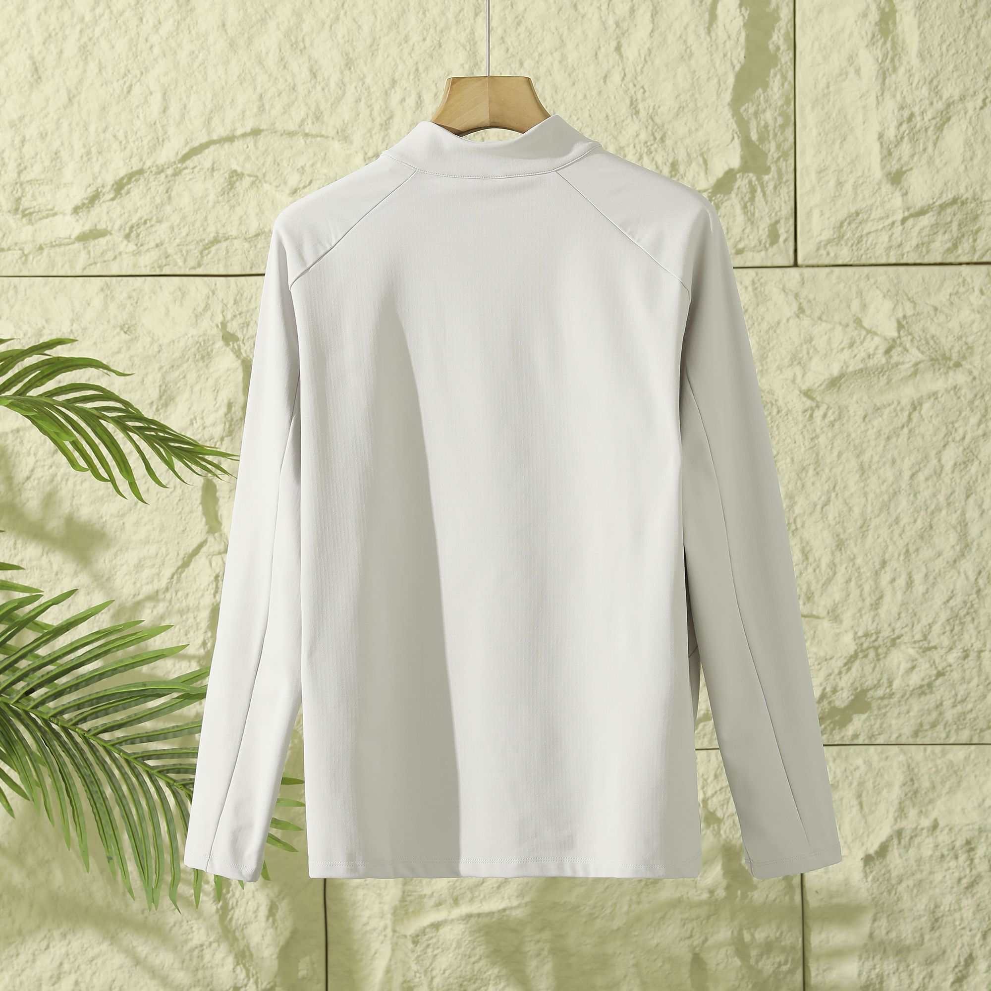 🛒购物价： 💰170
HH秋冬新款，抓绒速干训练运动健身长袖T恤，半拉链立领卫衣，打底衫！男士男装休闲运动圆领打底衫  
店铺长期主推款，掌柜自留衣橱必备牛货！
定制定染速干面料市面上没有的东西且卖且珍惜，立裁工艺，整件衣服压胶工艺很多，领口压胶，胸前激光口袋定位压胶，袖口 以及下摆 都是压胶工艺，很贵很费时。
但我们给到兄弟们的依旧是有性价比的价格！！还不主推 更待何时！！！

尺码:M-4XL







