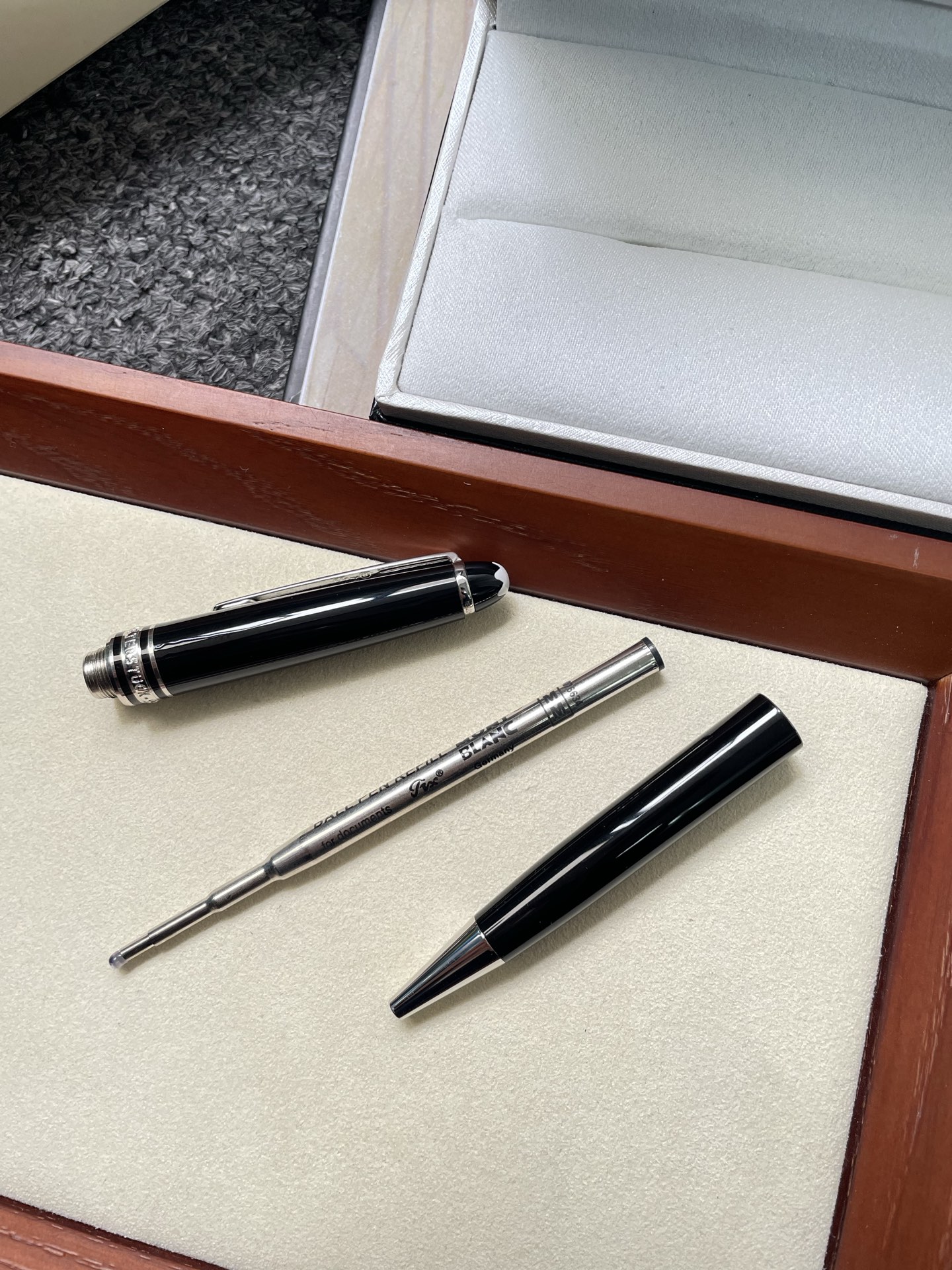 黑银圆珠笔