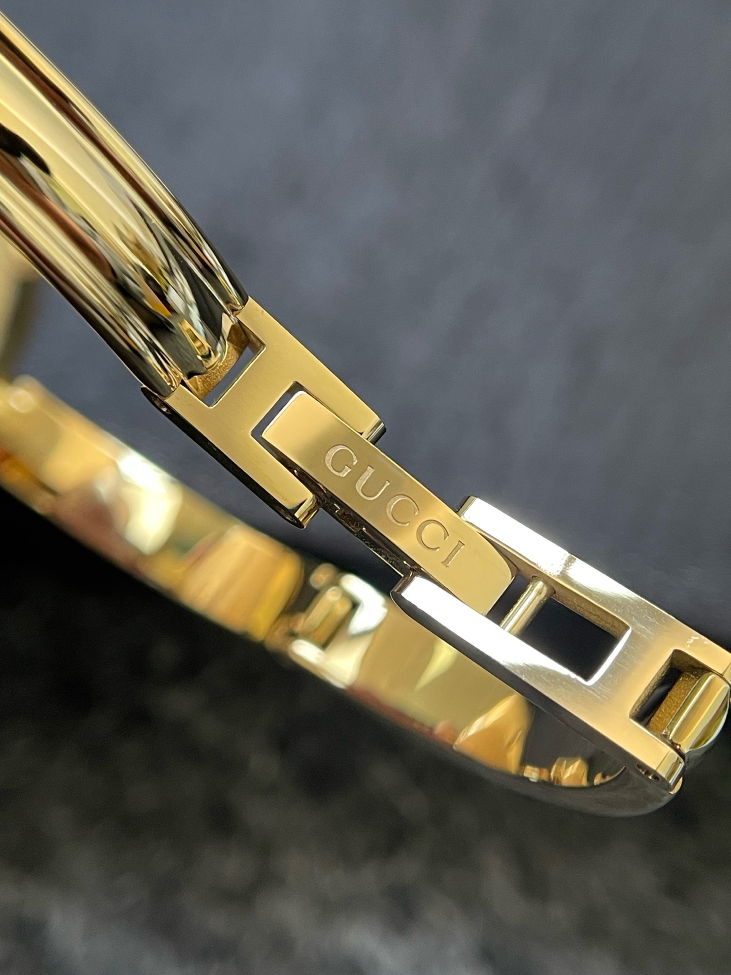 NO:670357,Bracelet-style watch strap, stainless steel with full metallic luster, comfortable and exquisite to wear~,,bracelet19860909手镯式表带 精钢金属光泽感十足 上手佩戴舒适精致~,,bracelet,Watch