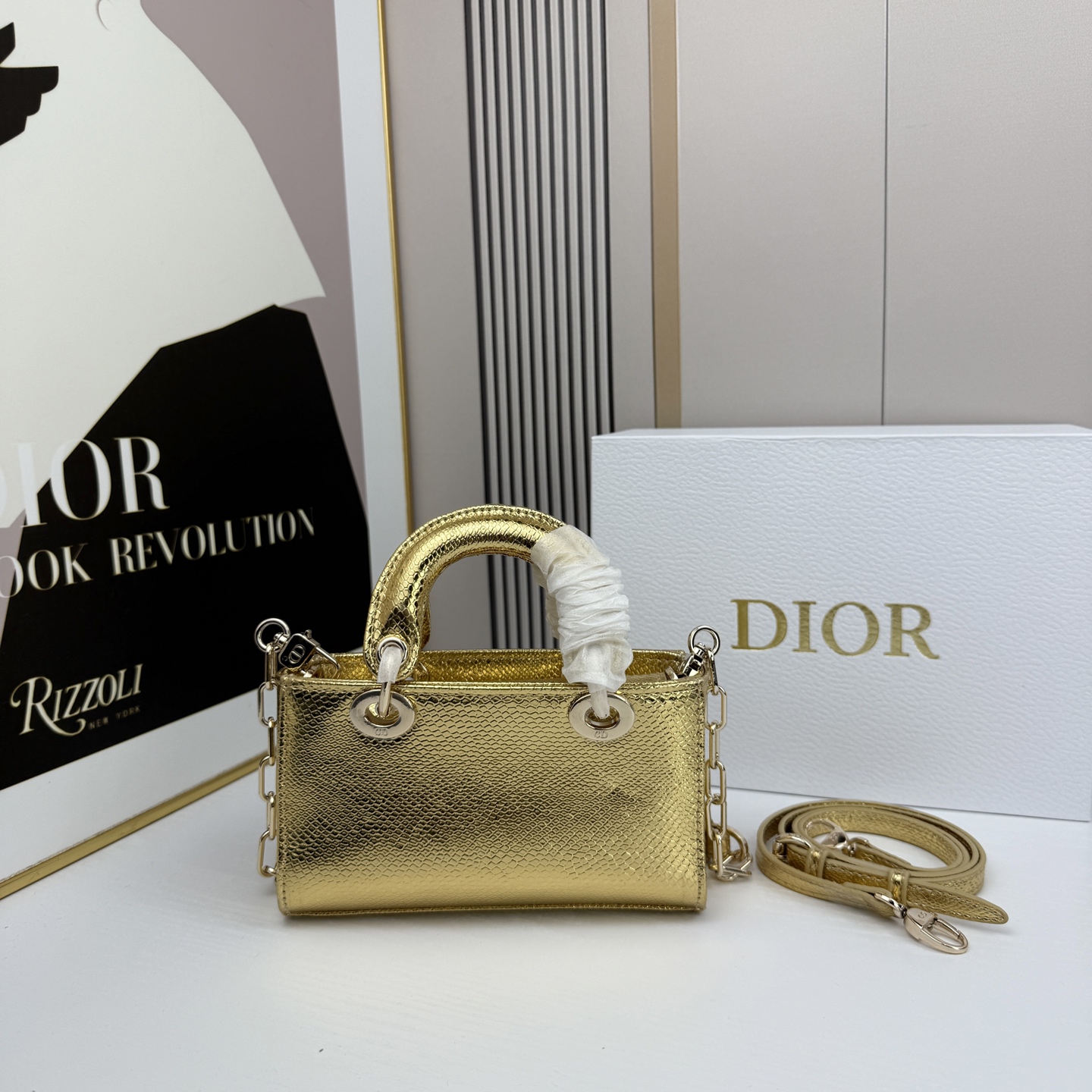 横版mini迪奥Dior 蜥蜴纹戴妃包🖤经典配色超级百搭比较稀有的皮质，搭配超级洋气🫧尺寸17.14