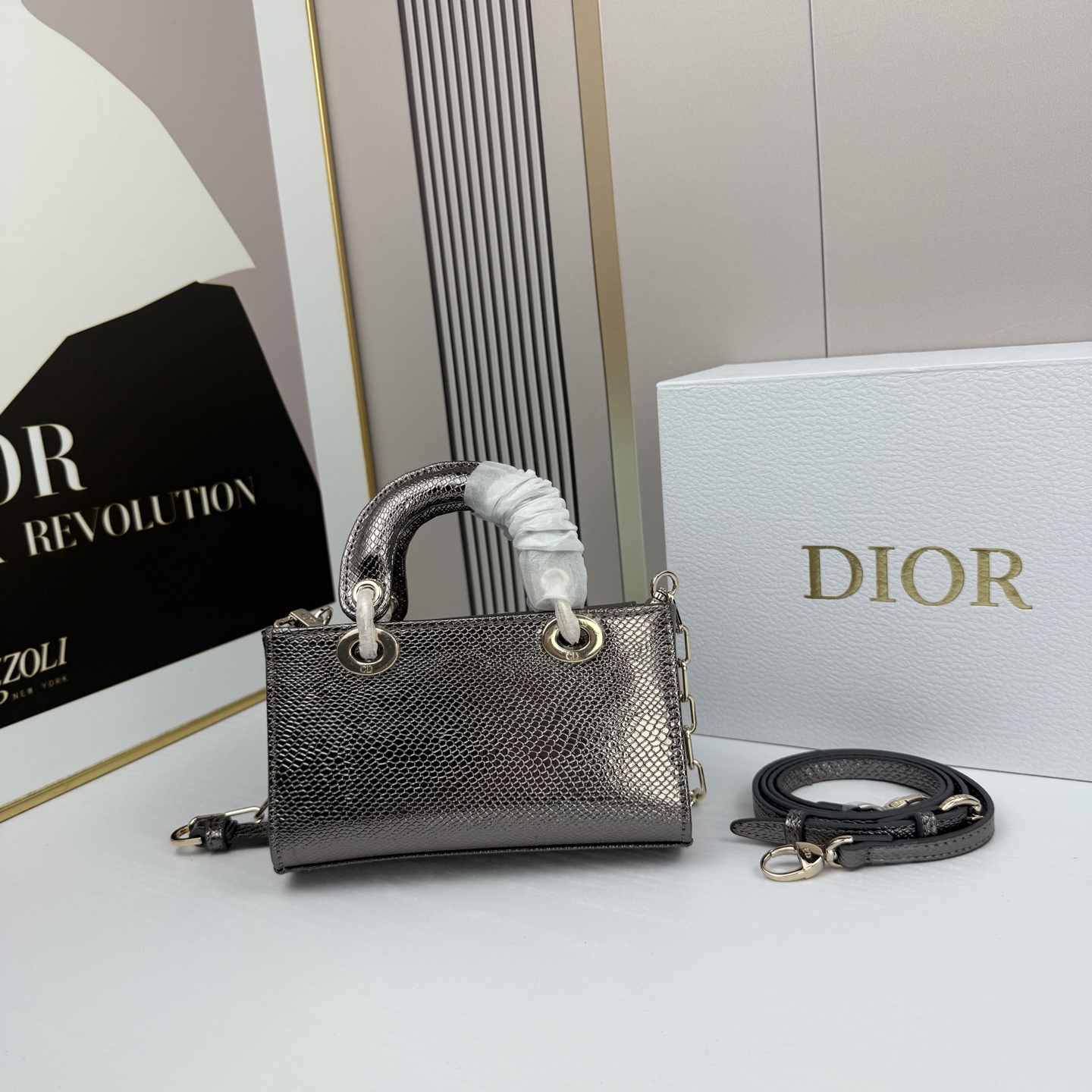 横版mini迪奥Dior 蜥蜴纹戴妃包🖤经典配色超级百搭比较稀有的皮质，搭配超级洋气🫧尺寸17.14