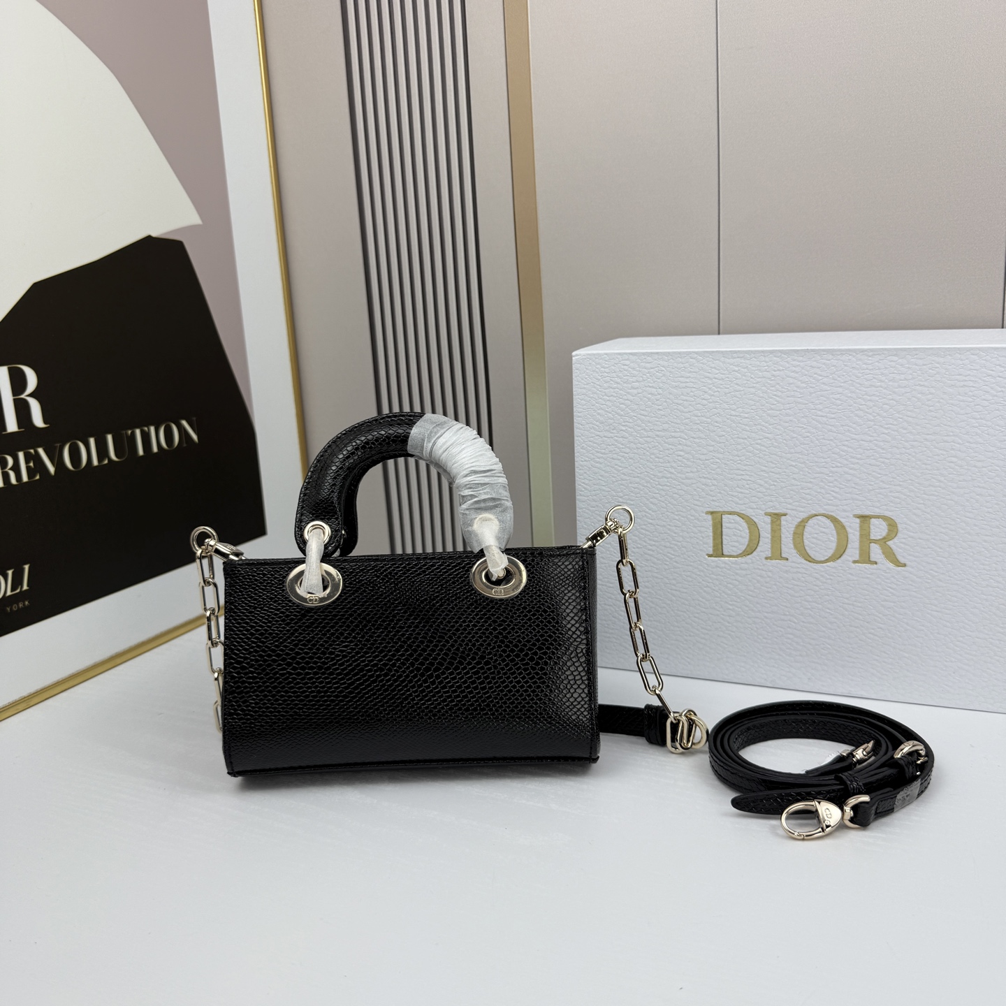 横版mini迪奥Dior 蜥蜴纹戴妃包🖤经典配色超级百搭比较稀有的皮质，搭配超级洋气🫧尺寸17.14