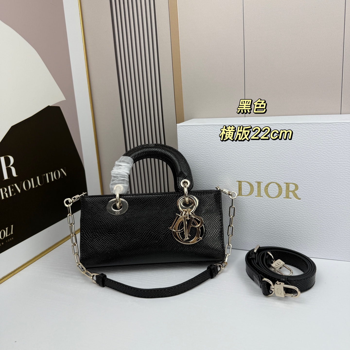 横版小号迪奥Dior 蜥蜴纹戴妃包🖤经典配色超级百搭比较稀有的皮质，搭配超级洋气🫧尺寸：22×13×4c