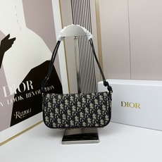 刺绣链条包,3Montaigne D-Vine链条手袋蓝色 Oblique 印花面料这款30 Monta 刺绣链条包,3Montaigne D-Vine链条手袋蓝色 Oblique 印花面料这款30 Monta