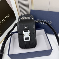 马鞍竖形手机包 黑色 Oblique 印花内里高密度棉麻内部镌刻“DIOR”标志马鞍卡扣 翻盖开合内部 马鞍竖形手机包 黑色 Oblique 印花内里高密度棉麻内部镌刻“DIOR”标志马鞍卡扣 翻盖开合内部