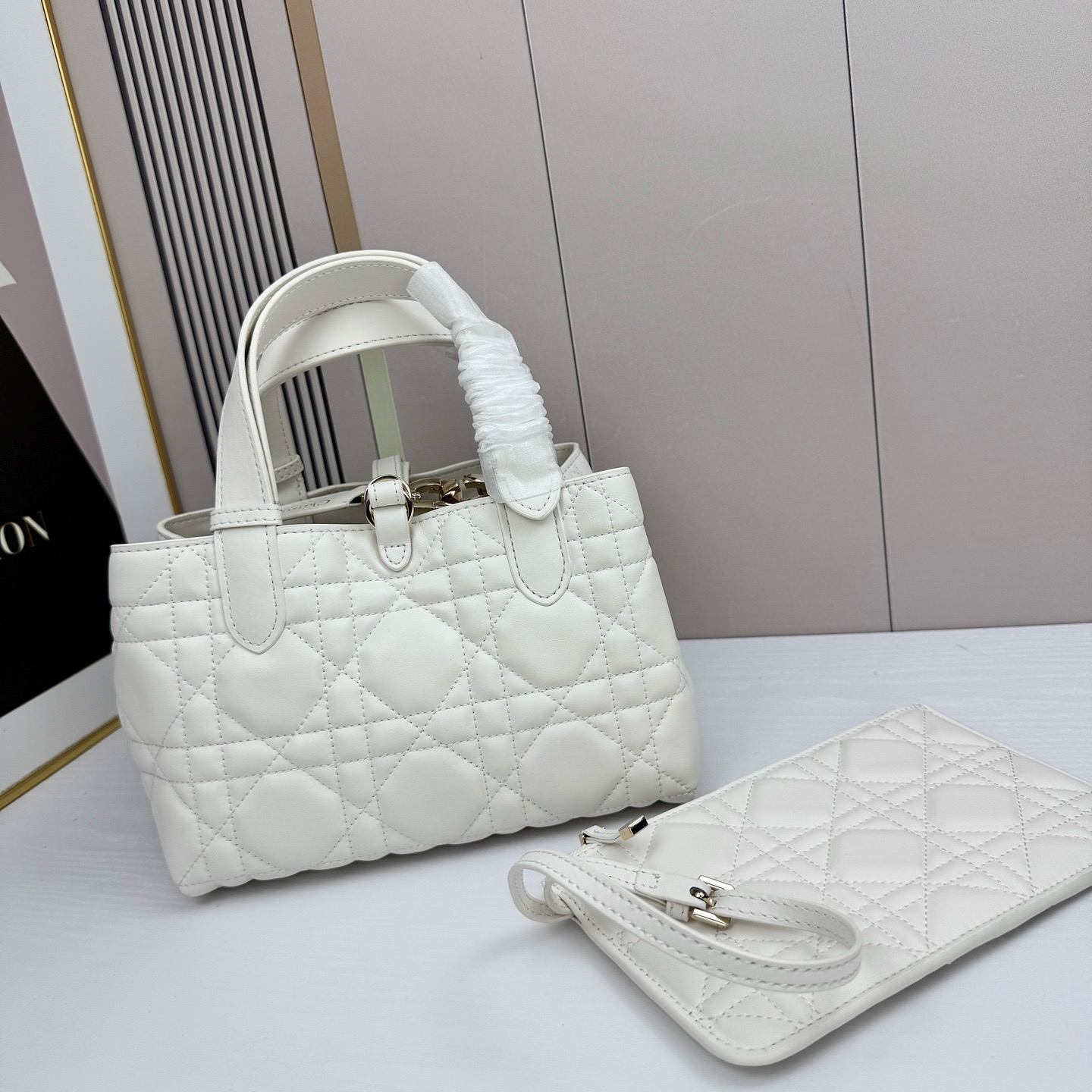 Dior Toujours White 23cm tote everyday