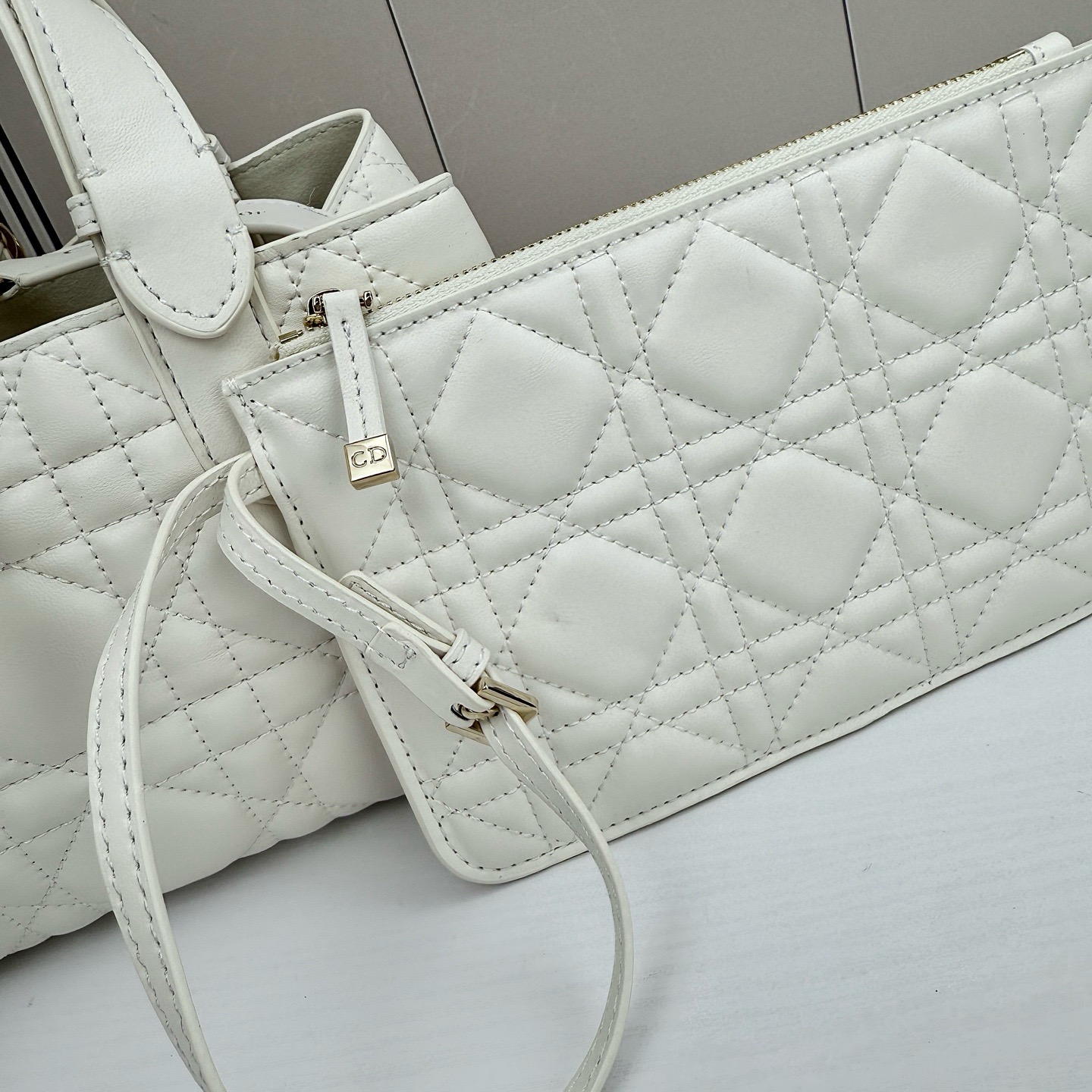 Dior Toujours White 23cm tote everyday