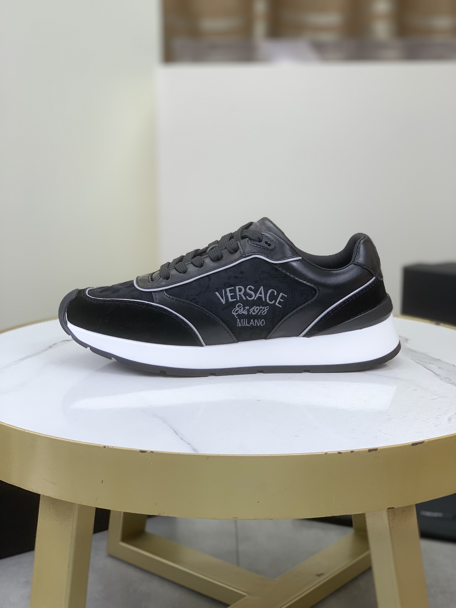 Verdadera calidad superior 💎💎💎 El sitio web oficial de Versace sincroniza el último modelo, la versión sup…