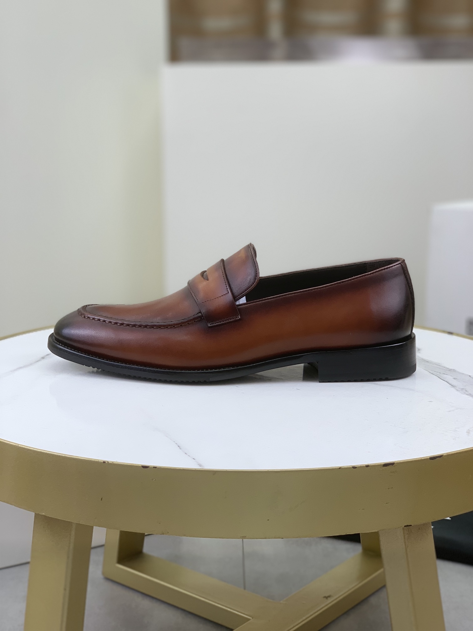 Precio de fábrica P500 Suela de cuero Berluti/Bruti 2024 Nueva llegada Cuero de vaca importado Mater