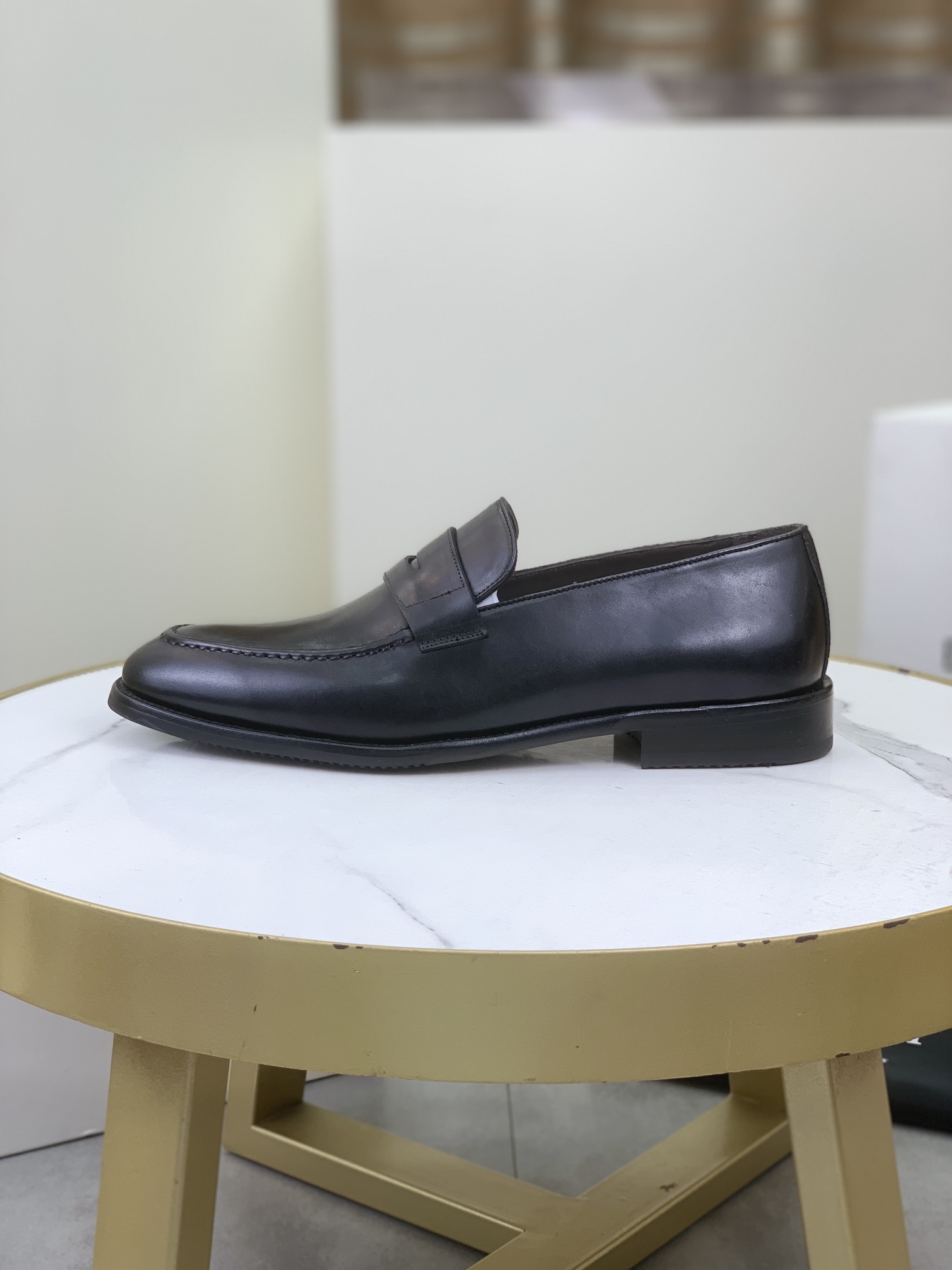 Precio de fábrica P500 Suela de cuero Berluti/Bruti 2024 Nueva llegada Cuero de vaca importado Mater